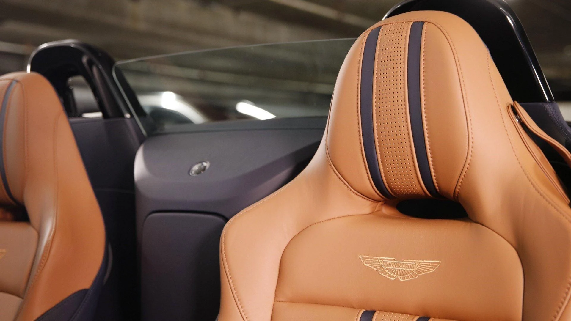 mph004_3532895154_Used_2023_Aston_Martin_Vantage_1698838094_cfc47e3bf4