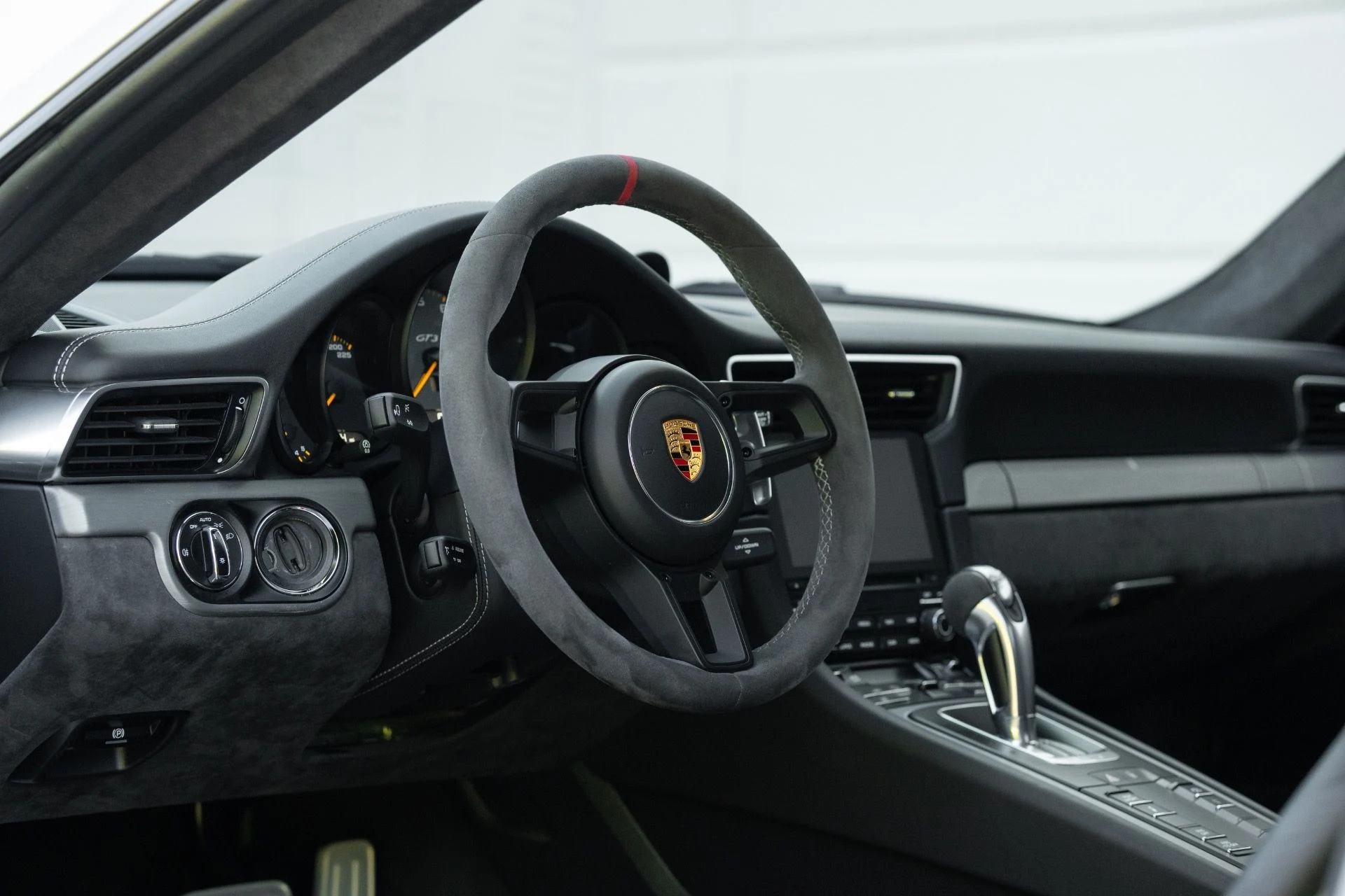 mph004_3533094539_Used_2018_Porsche_911_GT_3_1761946041_c28e6b7e5e