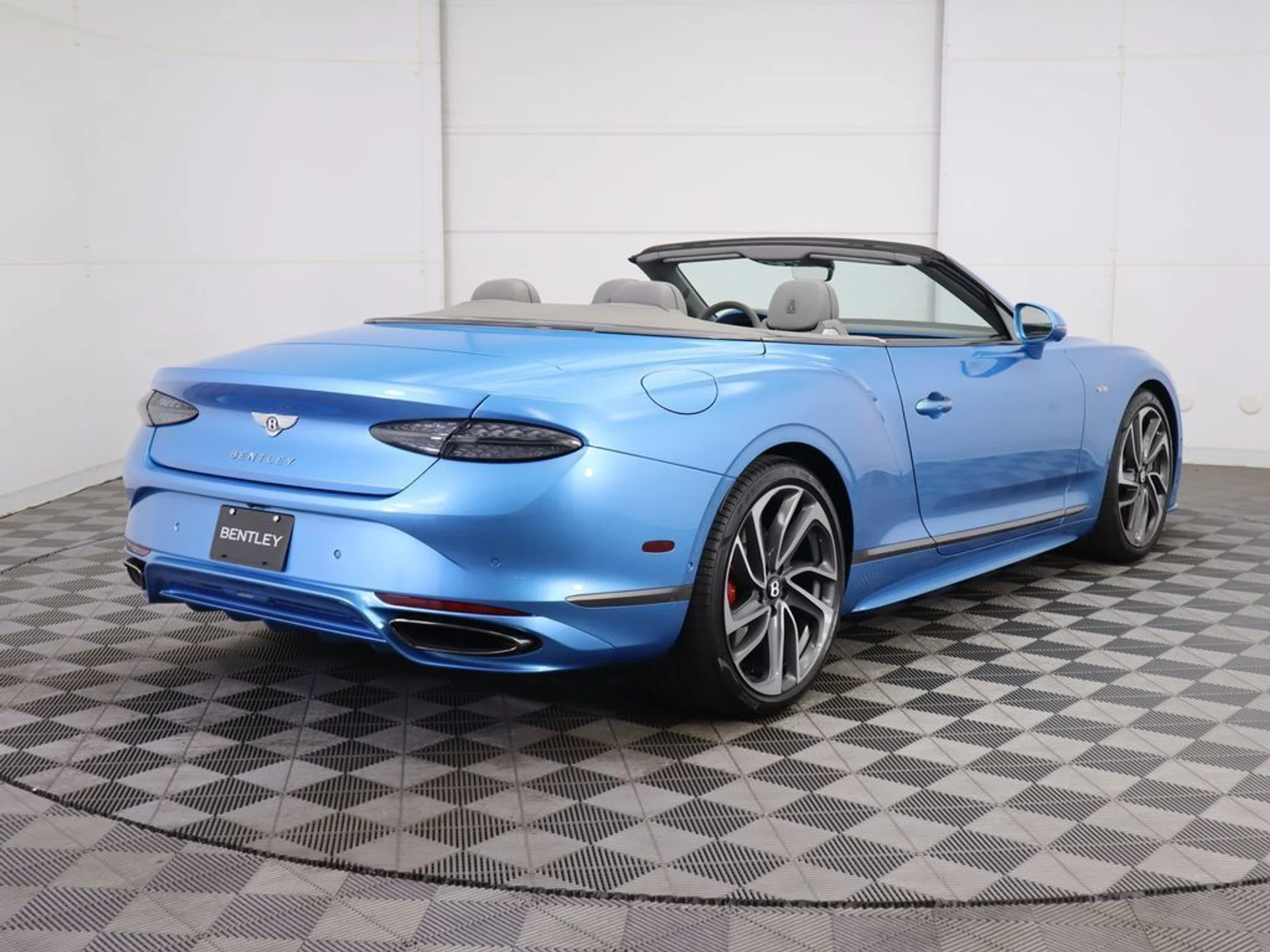 mph004_3537740794_used_2025_bentley_continental_gtspeedconvertible_8119_22941730_5_1024_a8545f4369