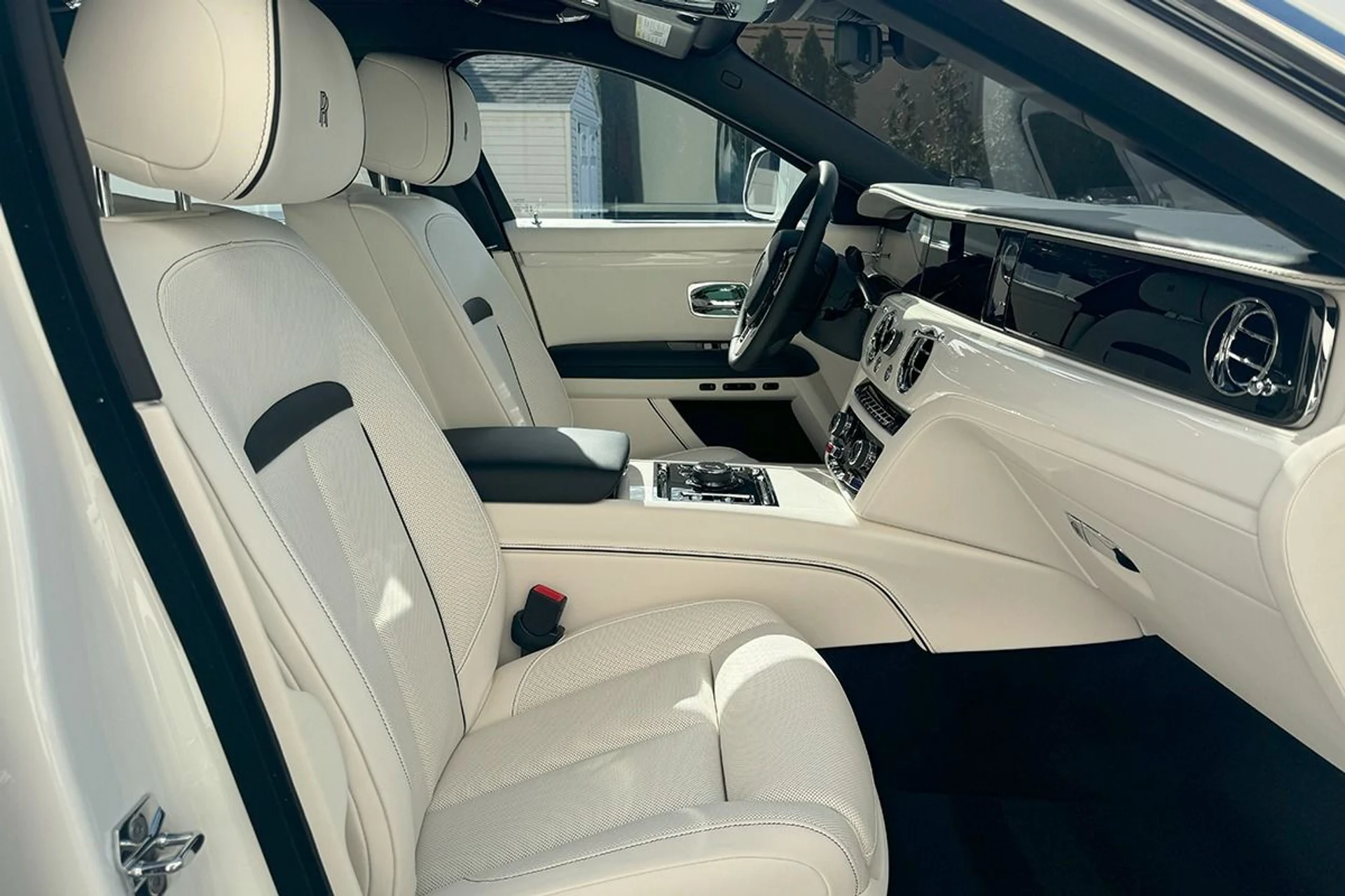 mph004_3550852149_Used_2025_Rolls_Royce_Ghost_1740557144_b657e477b1