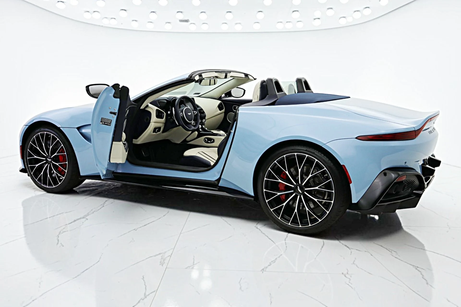 mph004_3552084763_Used_2022_Aston_Martin_Vantage_Roadster_44702bc9eb