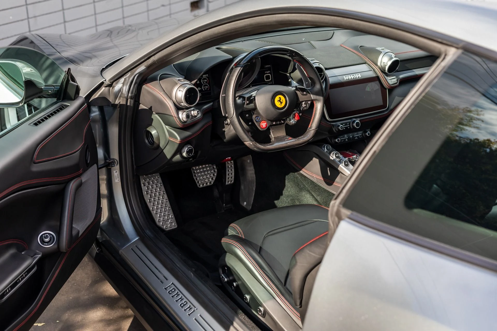 mph004_3584225376_Used_2018_Ferrari_GTC_4_Lusso_T_1701305200_4c9866ea8f