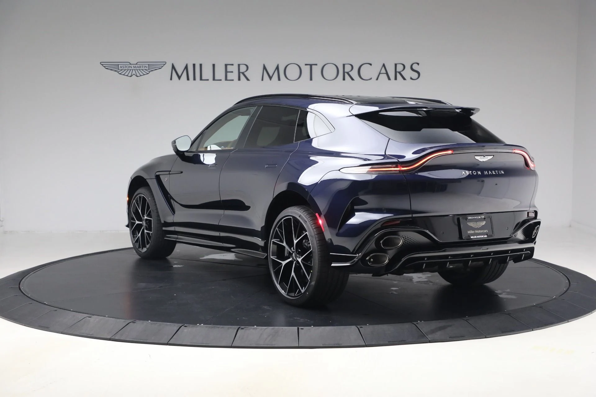 mph004_3603743035_New_2026_Aston_Martin_DBX_S_1792514606_8f3eeafcc9