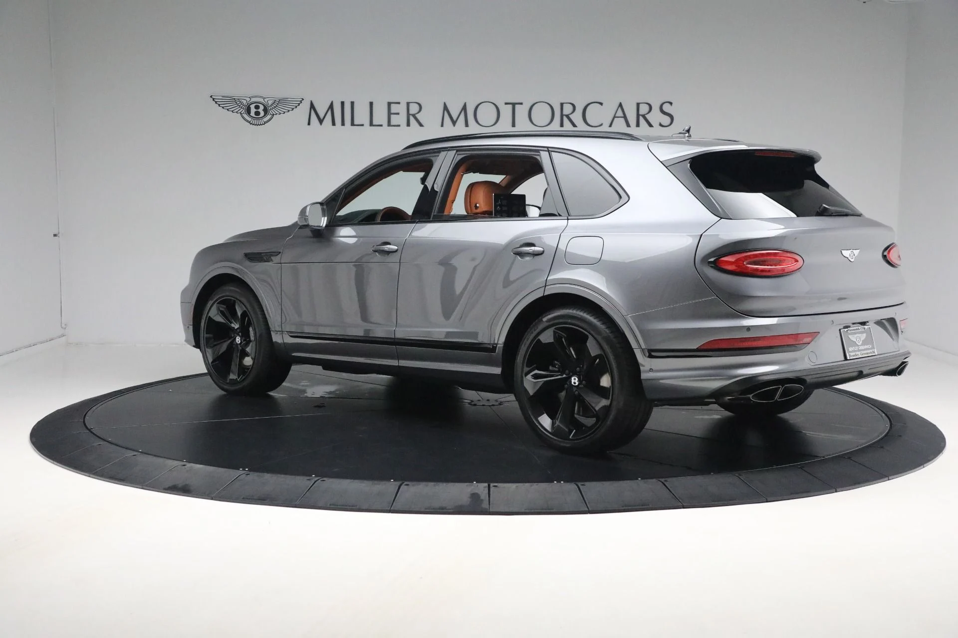 mph004_3605923300_Used_2023_Bentley_Bentayga_Azure_Hybrid_1721850994_4ce8f63f78