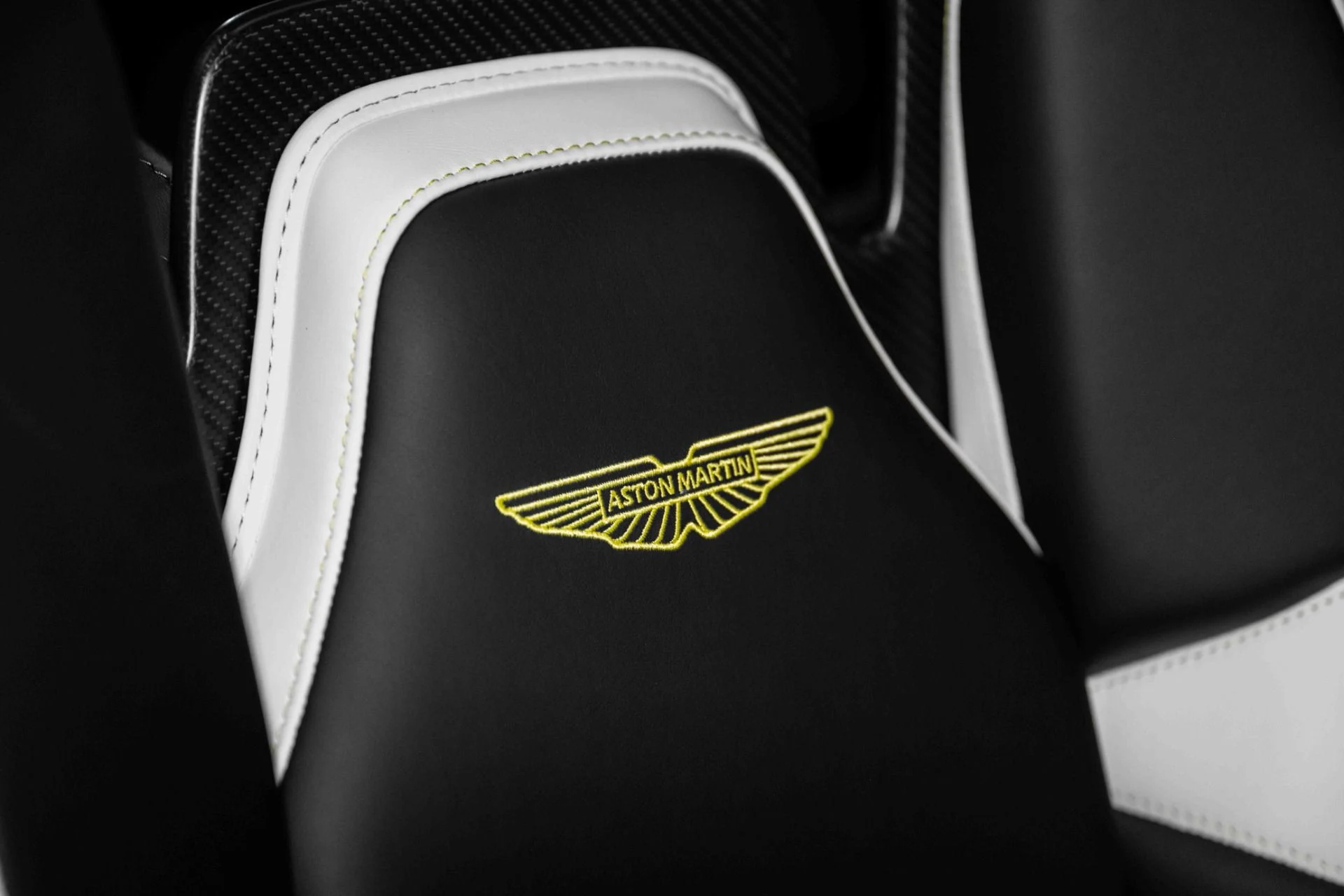 mph004_3609979956_Used_2025_Aston_Martin_DB_12_Coupe_1724764184_bcea761e97