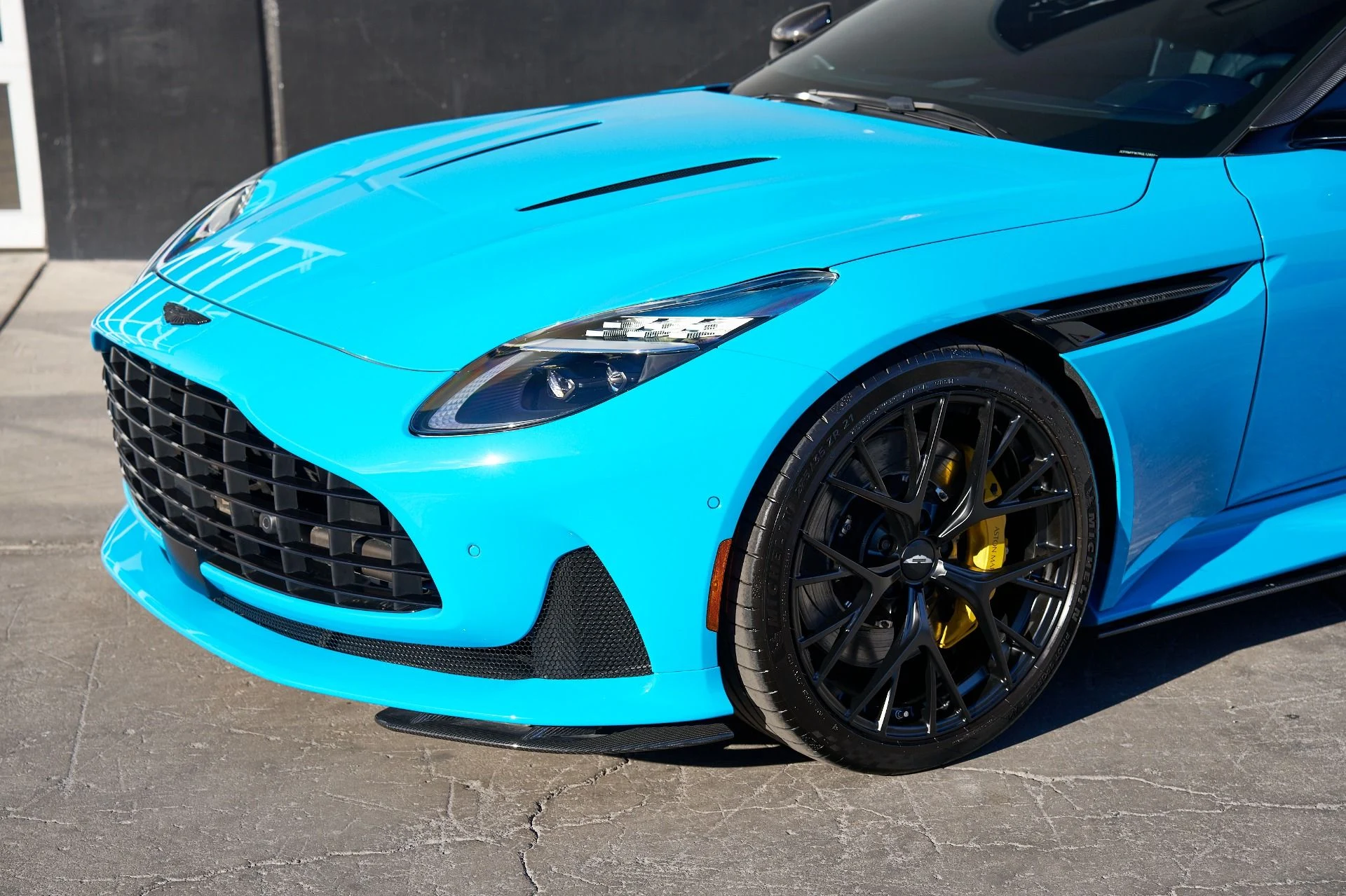 mph004_3616214710_Used_2024_Aston_Martin_DB_12_1731380413_fdc98dd41e