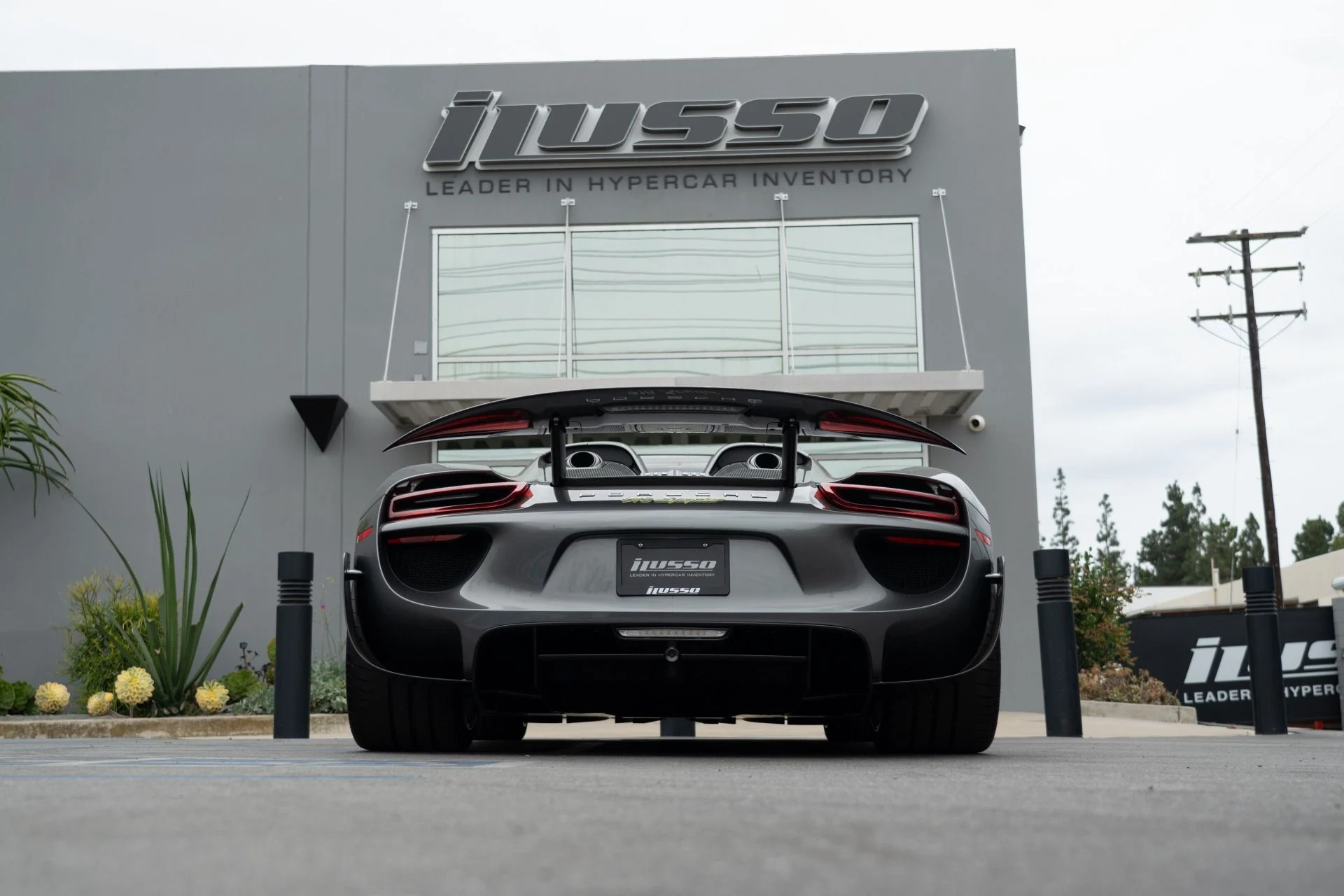 mph004_3618954139_Used_2015_Porsche_918_Spyder_1756831339_2ec49aea8e