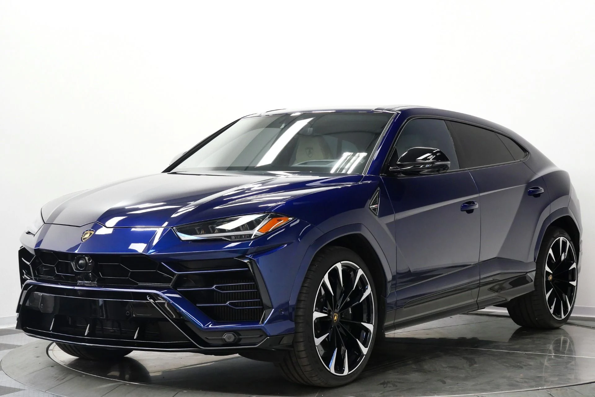 mph004_36241733_Used_2022_Lamborghini_Urus_23_Inch_Wheels_Two_Tone_Interior_Bang_and_Olufsen_Audio_1775677581_74b2240cc3
