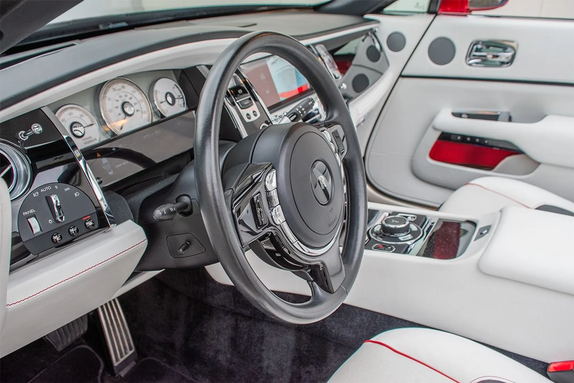 mph004_3630640014_Used_2018_Rolls_Royce_Dawn_1731687937_7e359f44d8