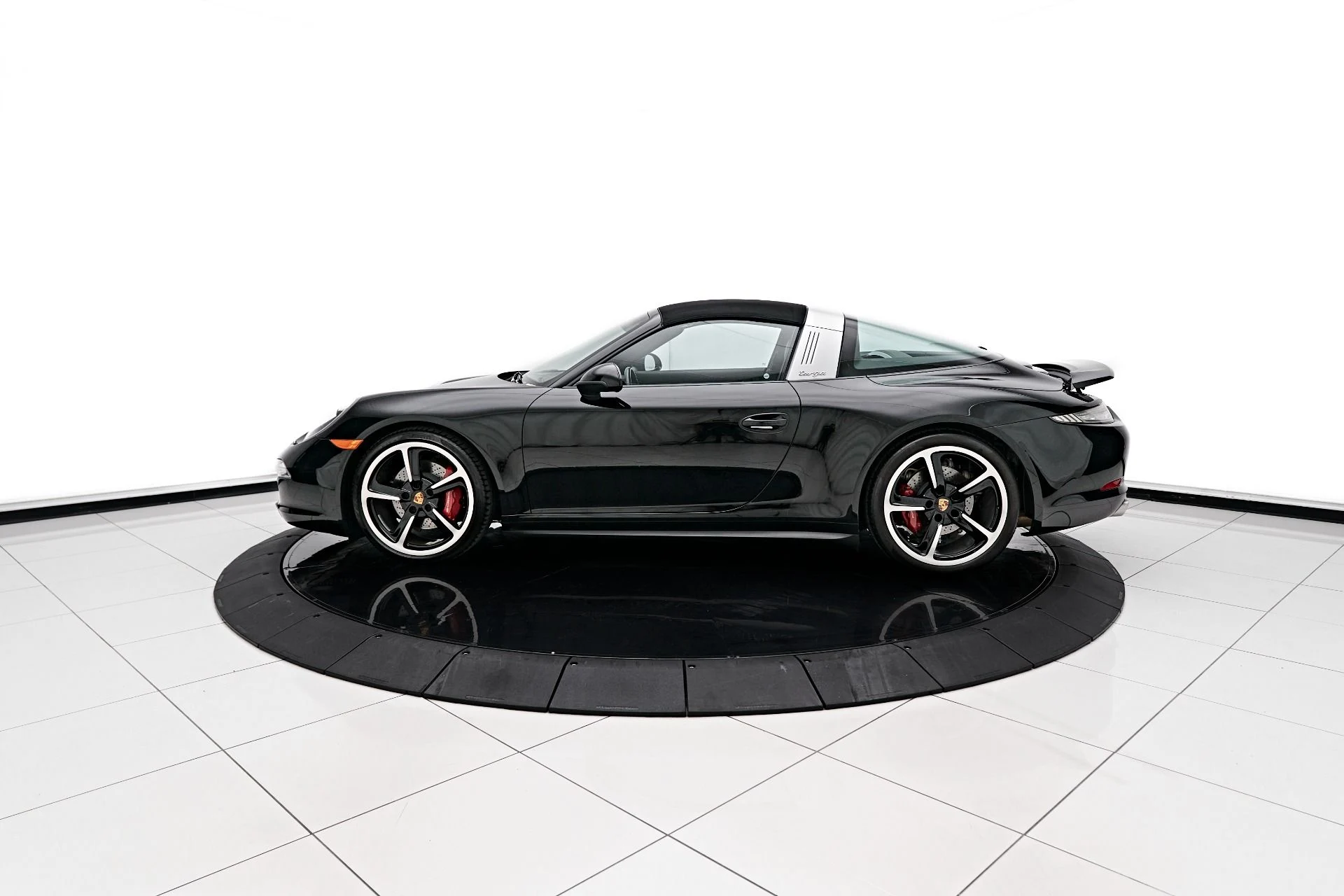 mph004_3643749294_Used_2016_Porsche_911_Targa_4_S_1708643466_3d73b42477
