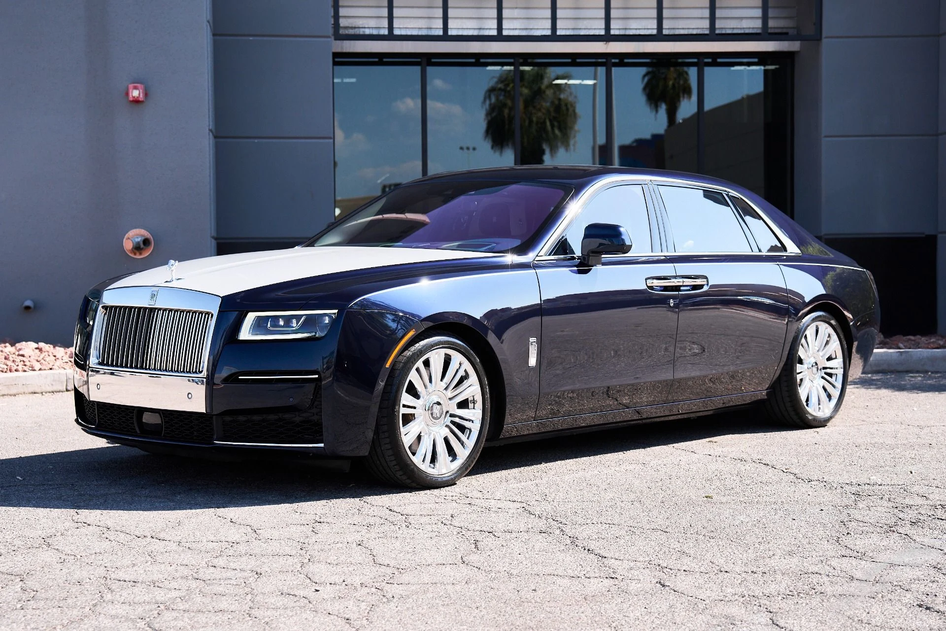mph004_3658283742_Used_2023_Rolls_Royce_Ghost_1755200436_5701f2310e