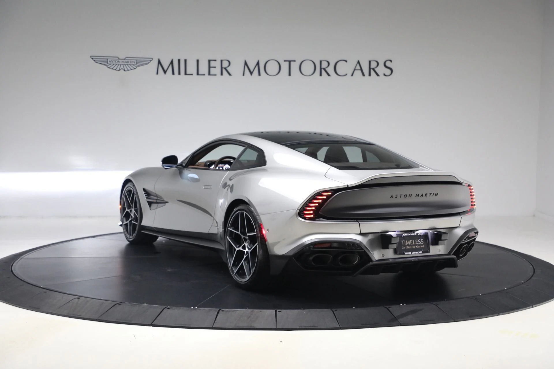 mph004_3660202424_Used_2025_Aston_Martin_Vanquish_1791232652_0b6ec6b0c1