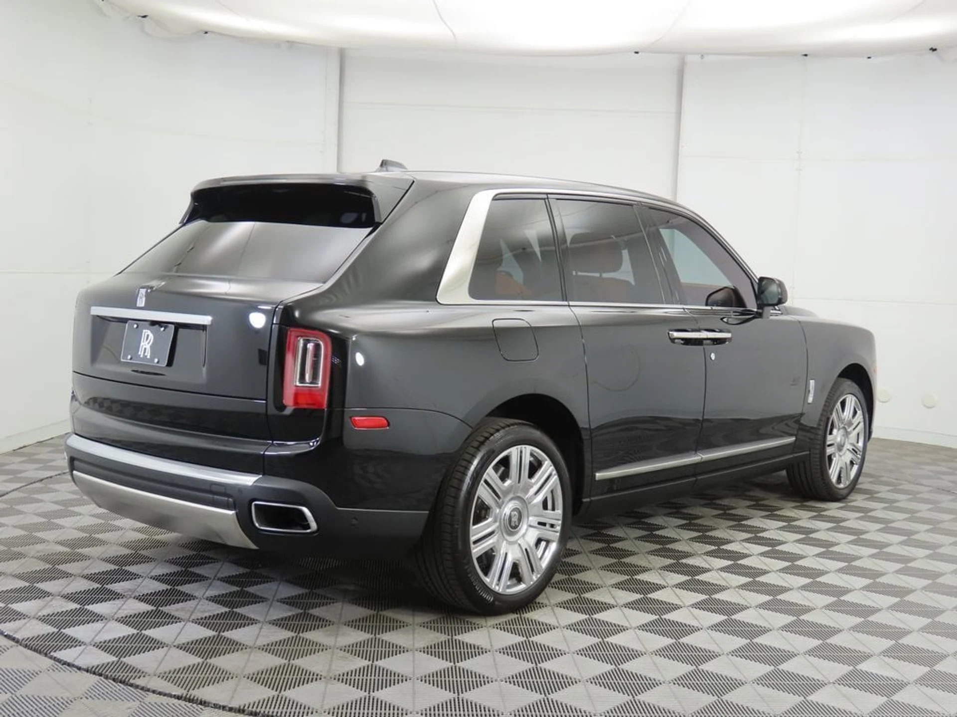 mph004_3666511823_used_2023_rolls_royce_cullinan_sportutility_8119_22974083_5_1024_67389f94e9