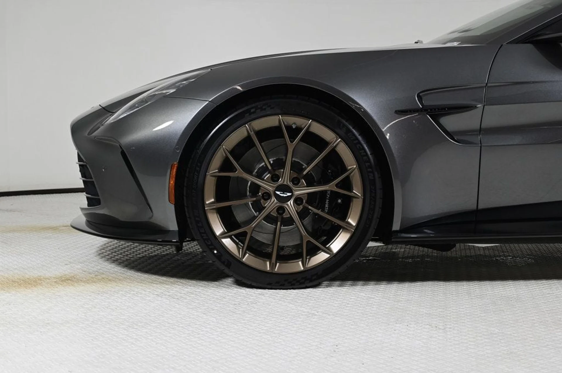 mph004_368641033_used_2026_aston_martin_vantage_11350_22917538_4_1024_38d66d48ff