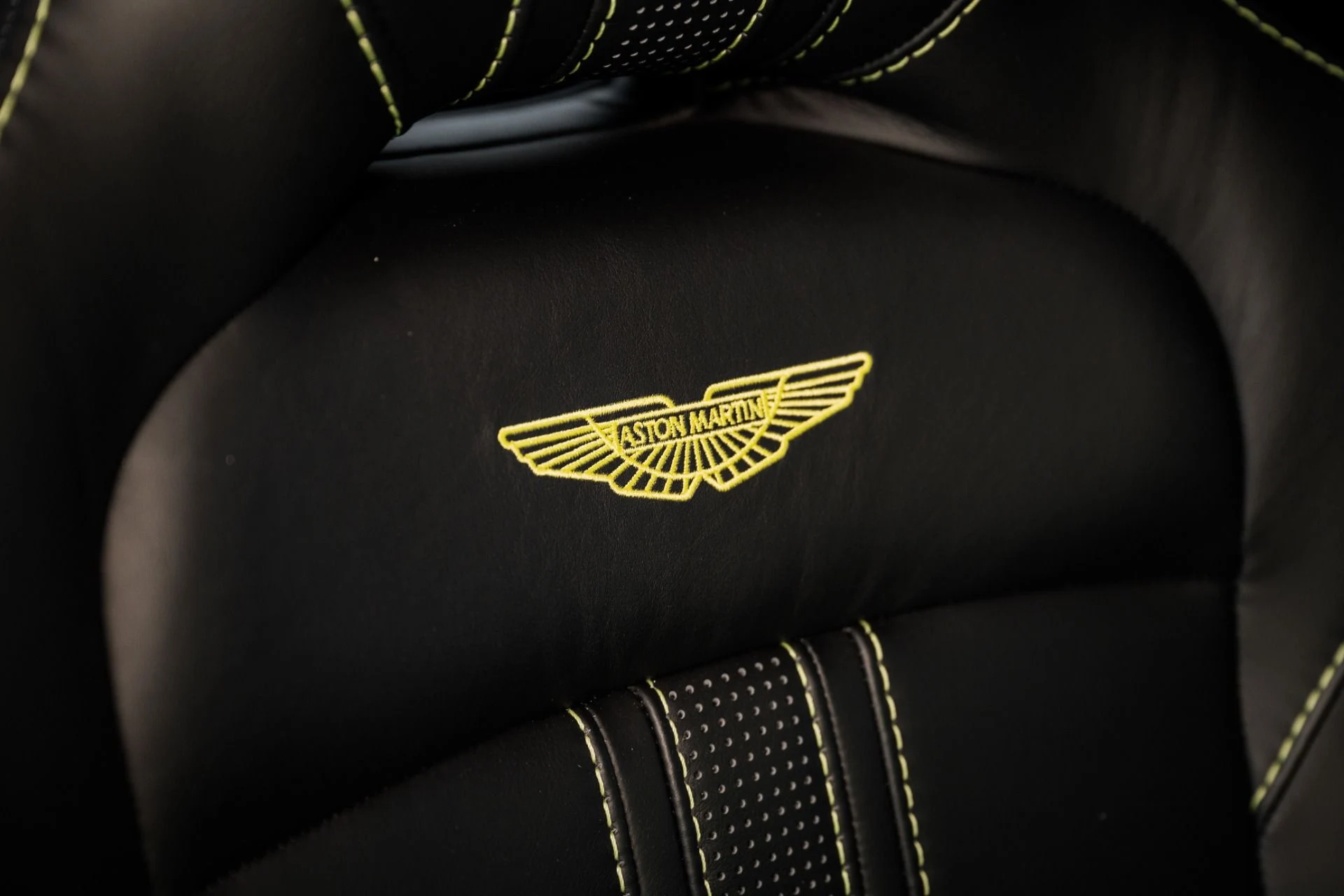 mph004_3710159972_Used_2020_Aston_Martin_Vantage_V8_Coupe_1690551431_c3a90bece6