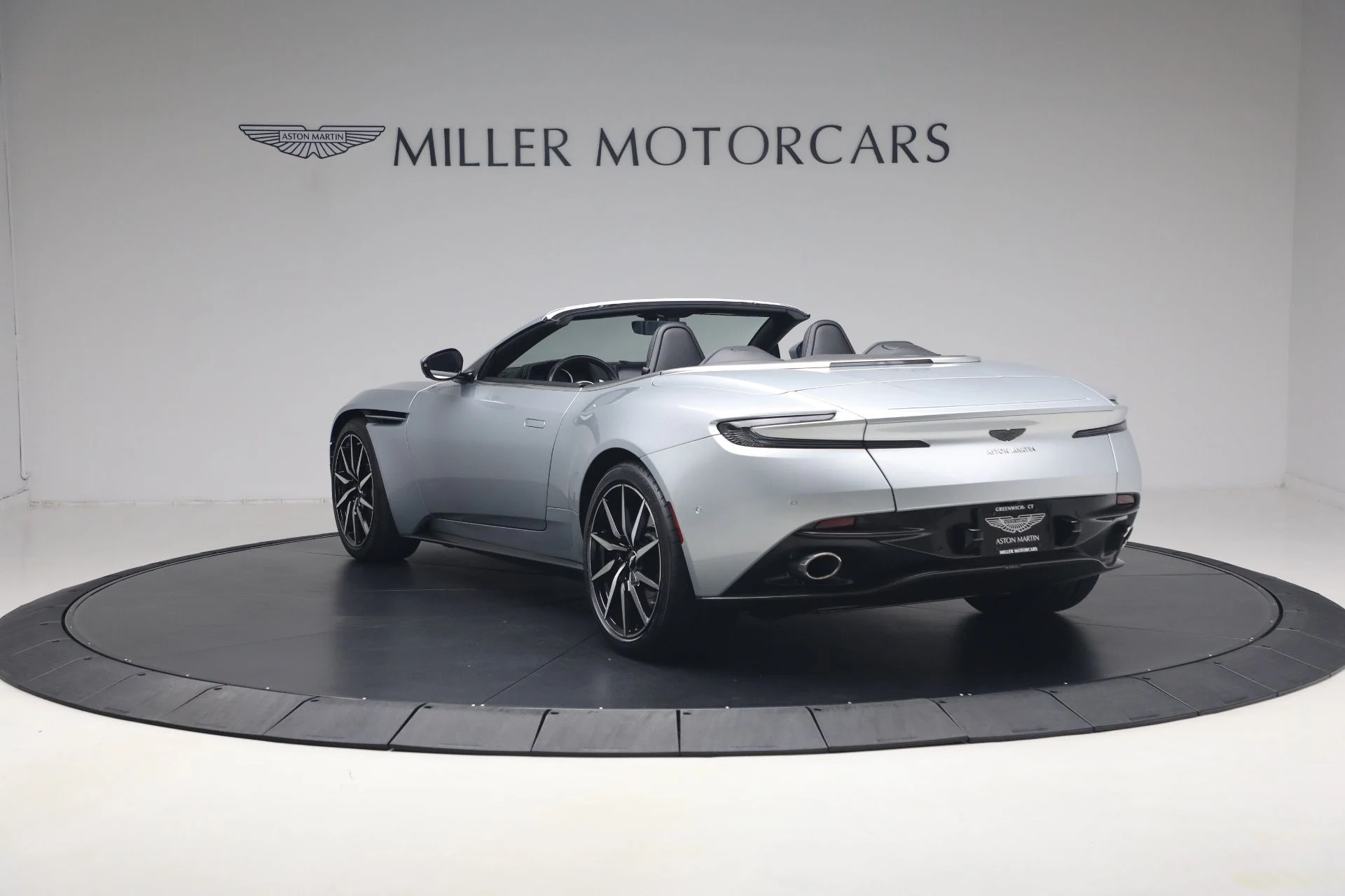 mph004_3712440056_Used_2019_Aston_Martin_DB_11_Volante_1781362219_cc520bb23a