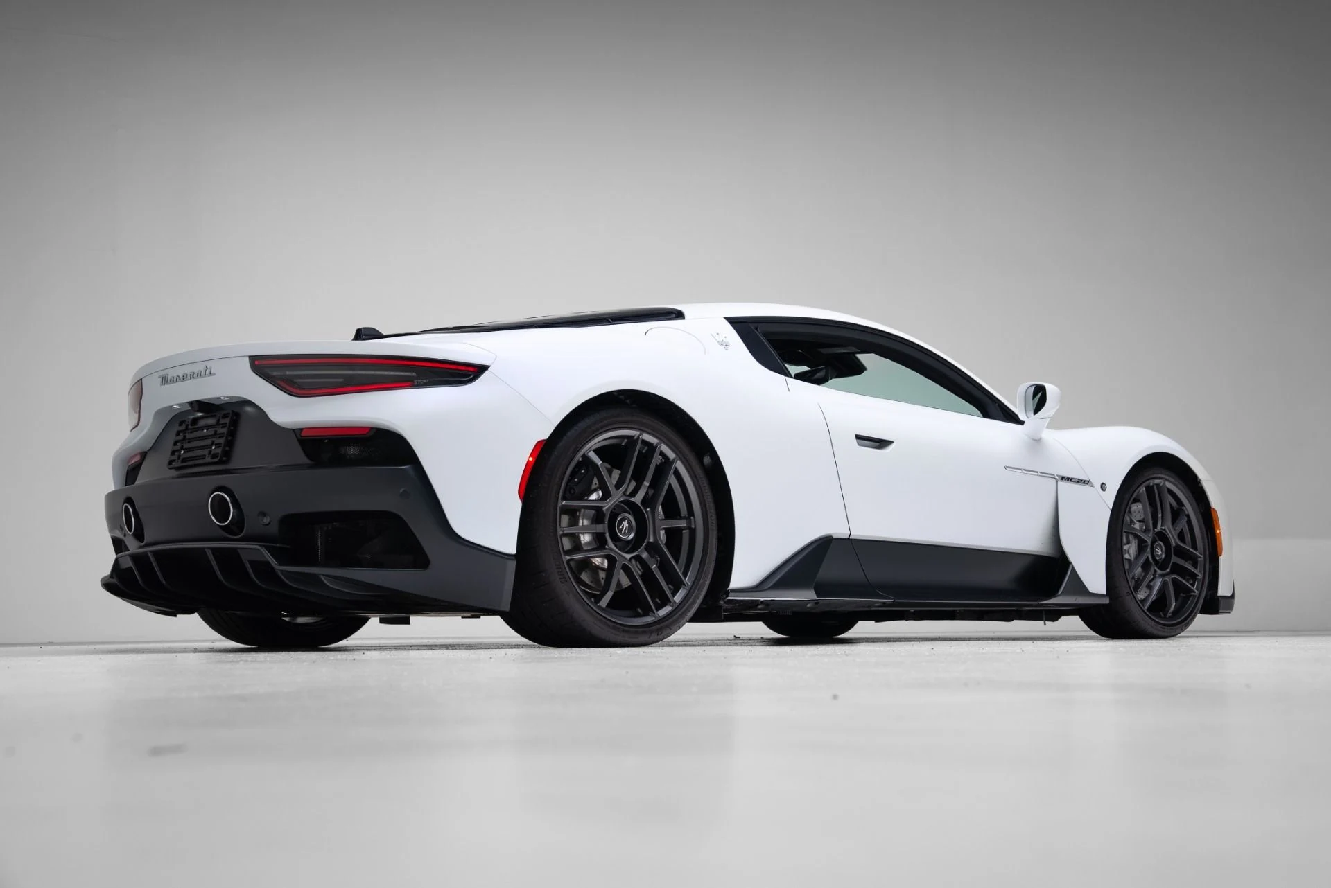 mph004_3716269464_Used_2023_Maserati_MC_20_1771372792_6cfa2b5165