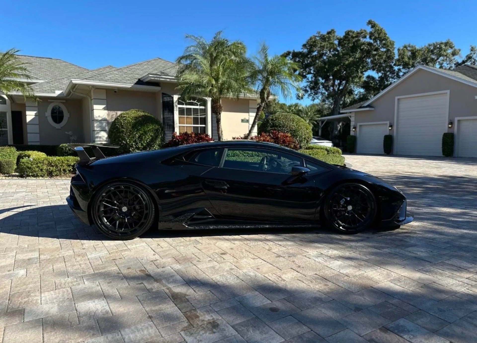 mph004_371864628_Used_2021_Lamborghini_Huracan_EVO_1764798641_89e25a5a21