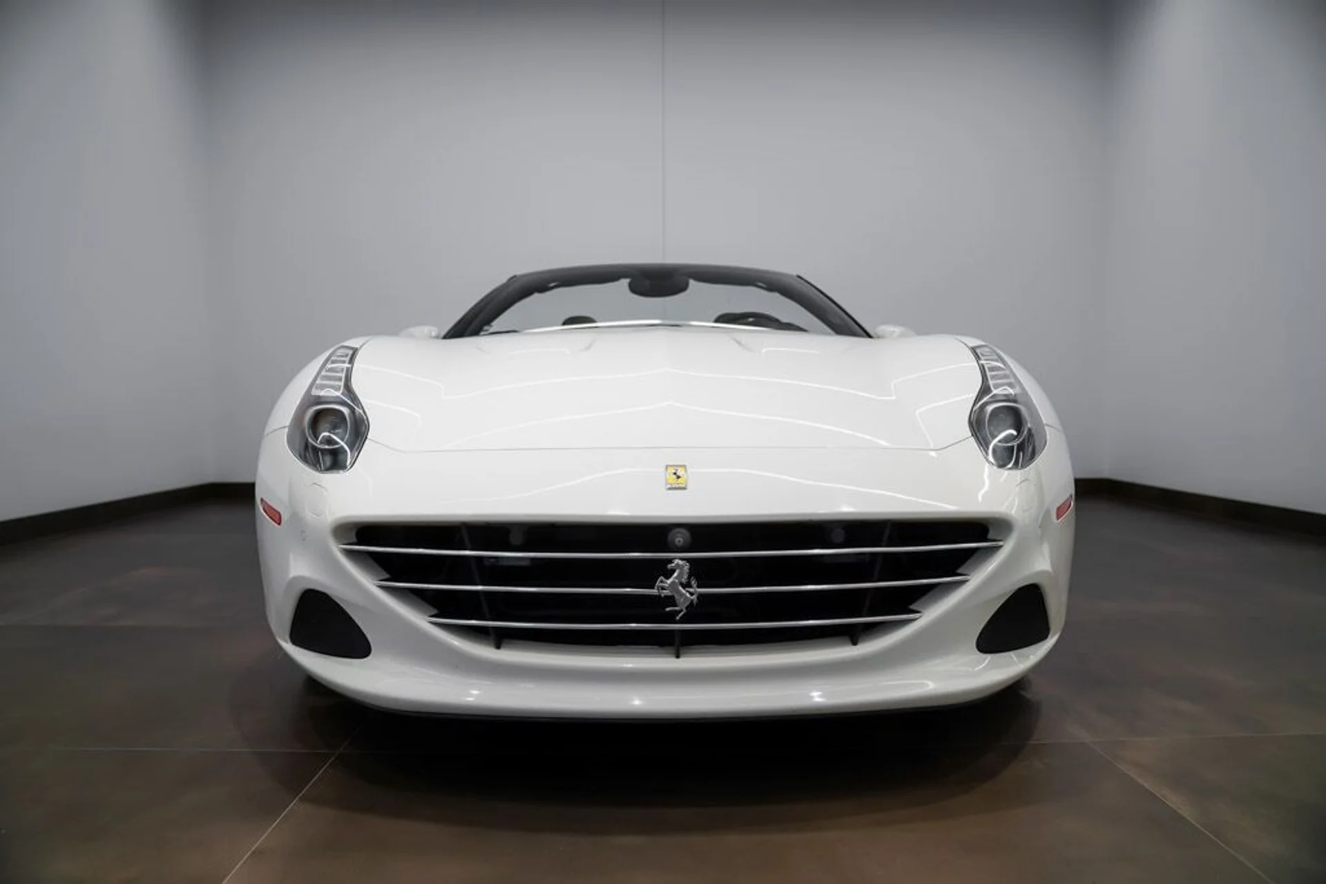 mph004_3727308079_ferrari_california_2015_jpg_v_1773863537_377c34f6a7