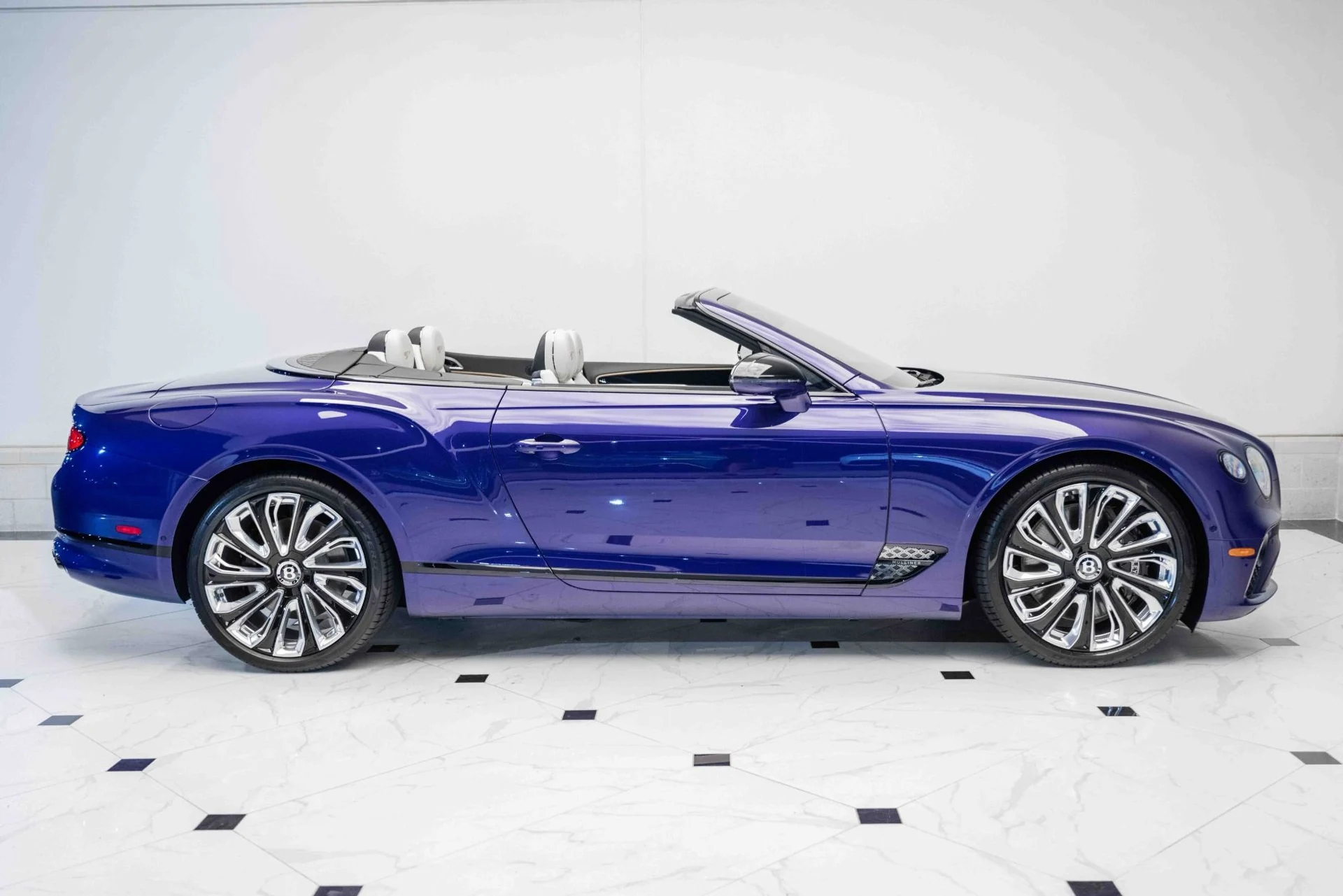 mph004_3728905115_Used_2024_Bentley_Continental_GTC_Mulliner_W12_1718978175_1f812ea32f