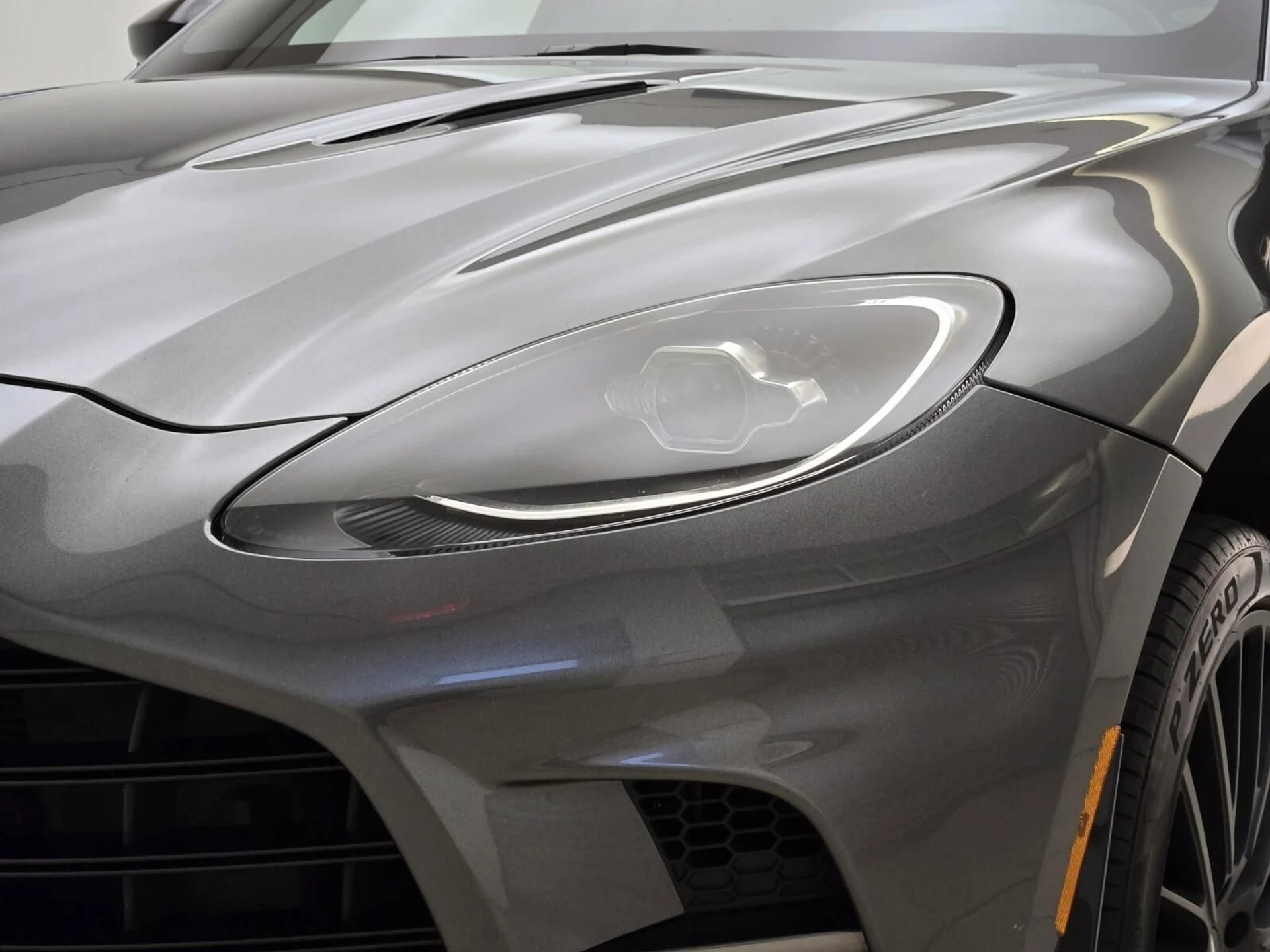 mph004_373180921_Used_2023_Aston_Martin_DBX_707_1758610612_1f6a2a8a26