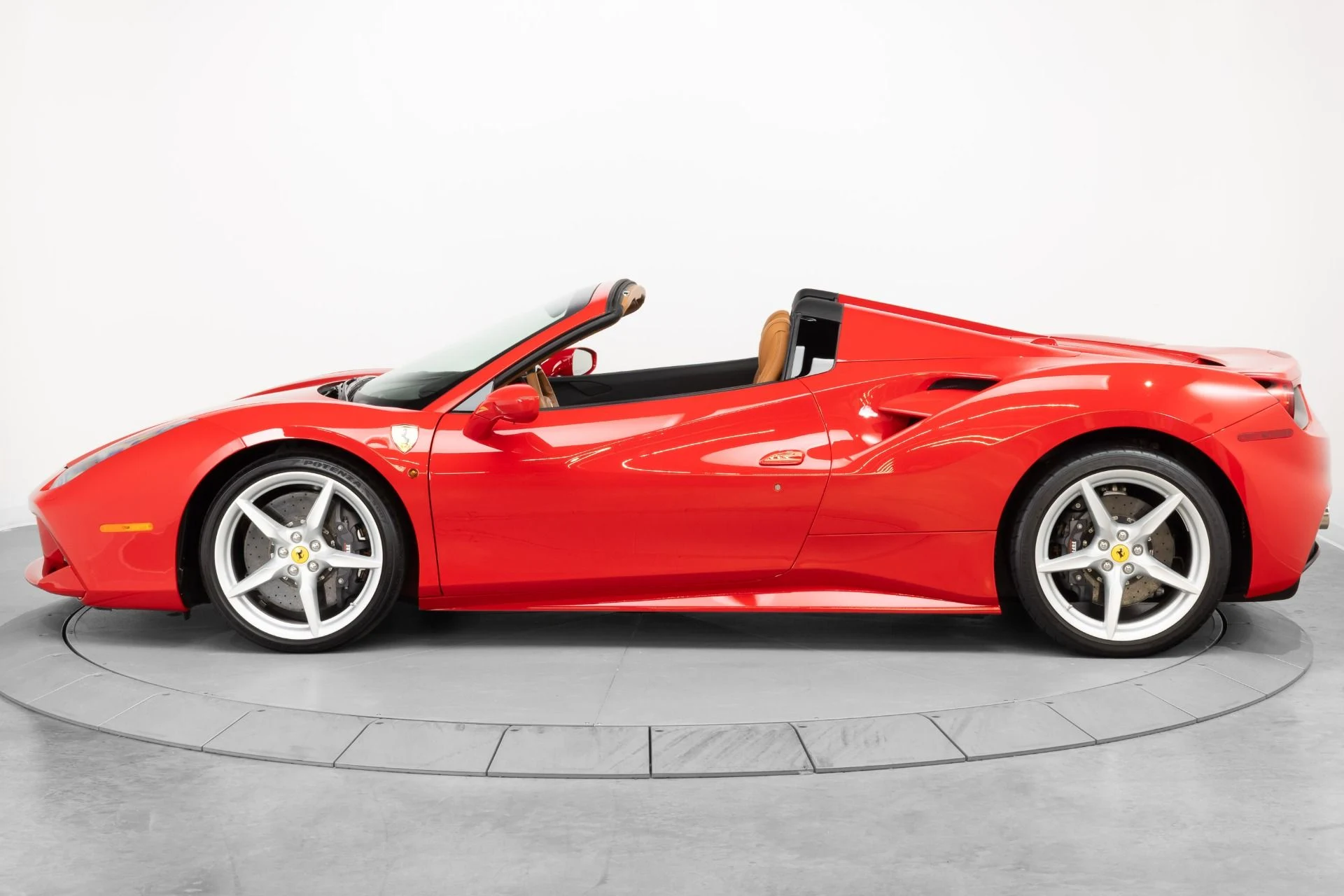 mph004_373636488_Used_2019_Ferrari_488_Spider_1787231077_ad4883078a