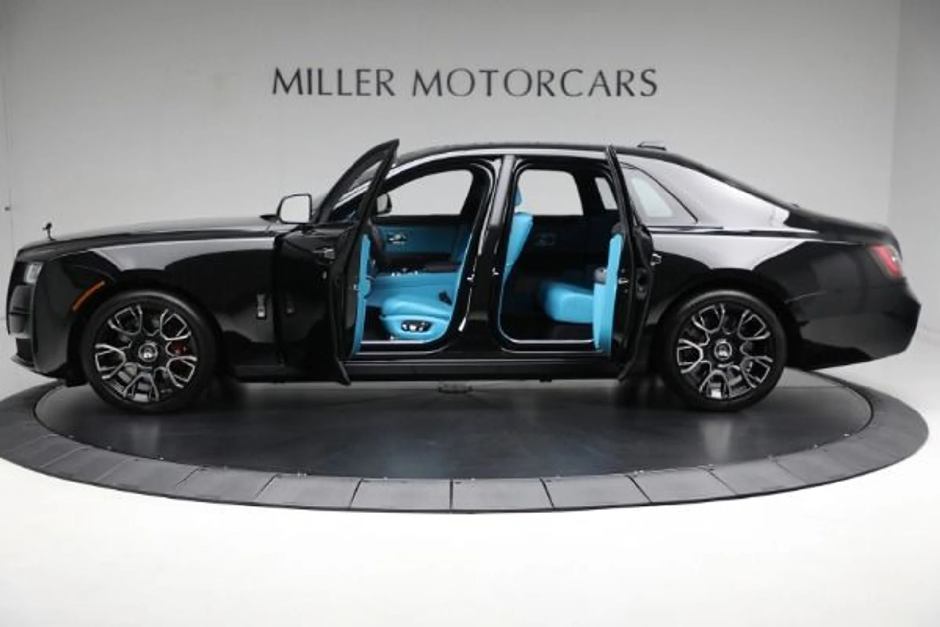 mph004_3756909702_Used_2024_Rolls_Royce_Black_Badge_Ghost_7ac05cd1a1