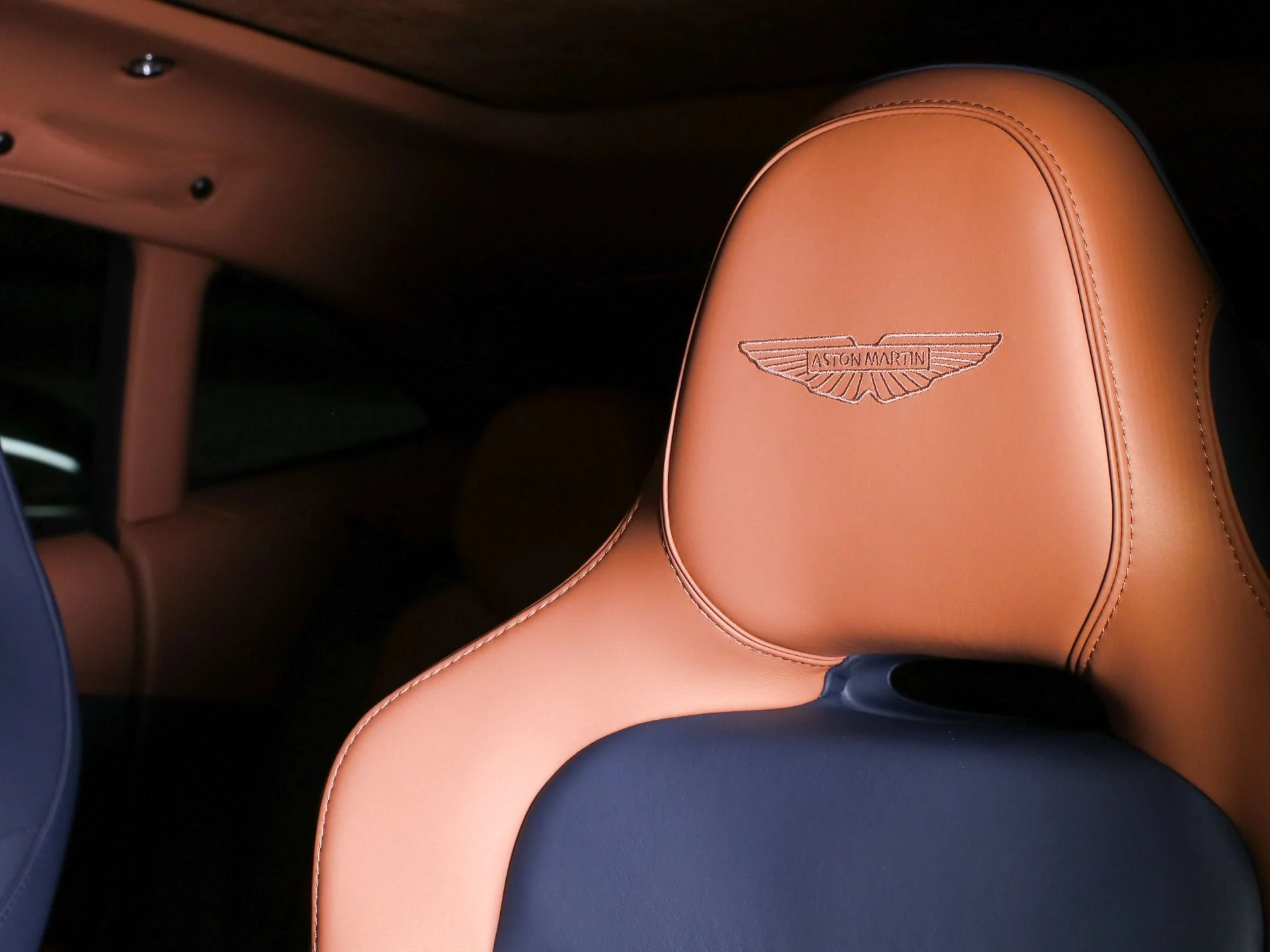 mph004_3762936254_New_2025_Aston_Martin_DBX_707_1758482676_c35e783552