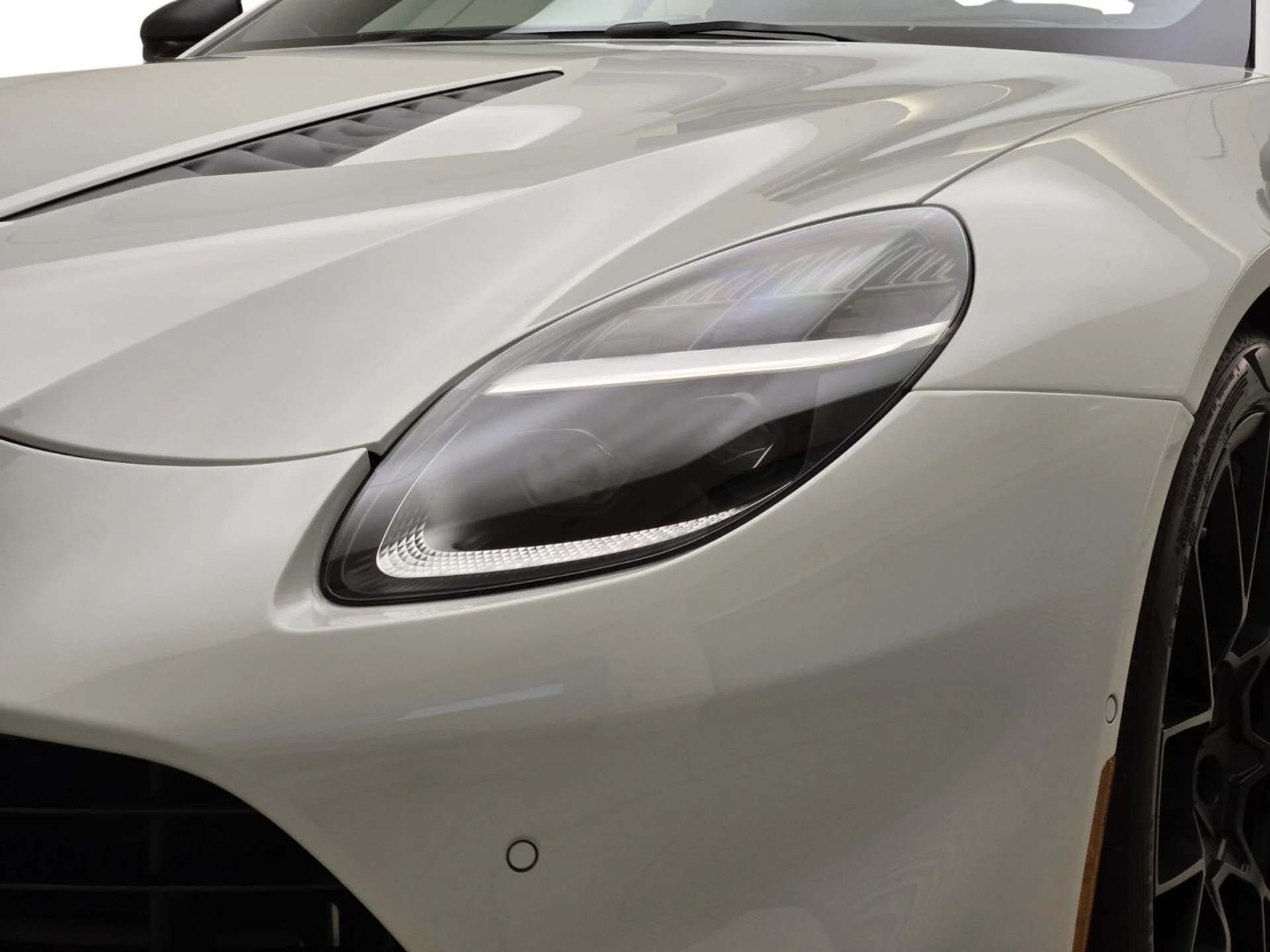 mph004_3768459052_New_2025_Aston_Martin_Vanquish_V12_1742812586_87358c1c4f
