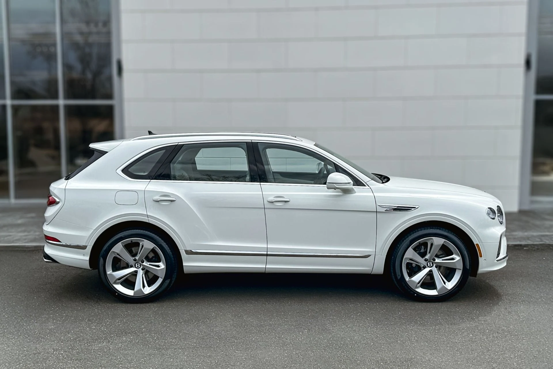 mph004_3779844906_New_2026_Bentley_Bentayga_V8_1775834821_f0595b1e3e