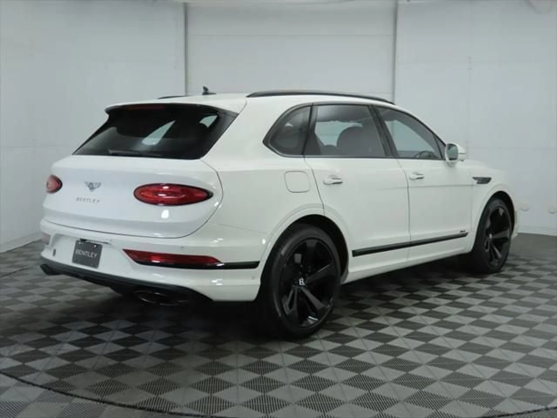 mph004_378270067_new_2025_bentley_bentayga_8119_22803697_5_640_5f7cb66ba8