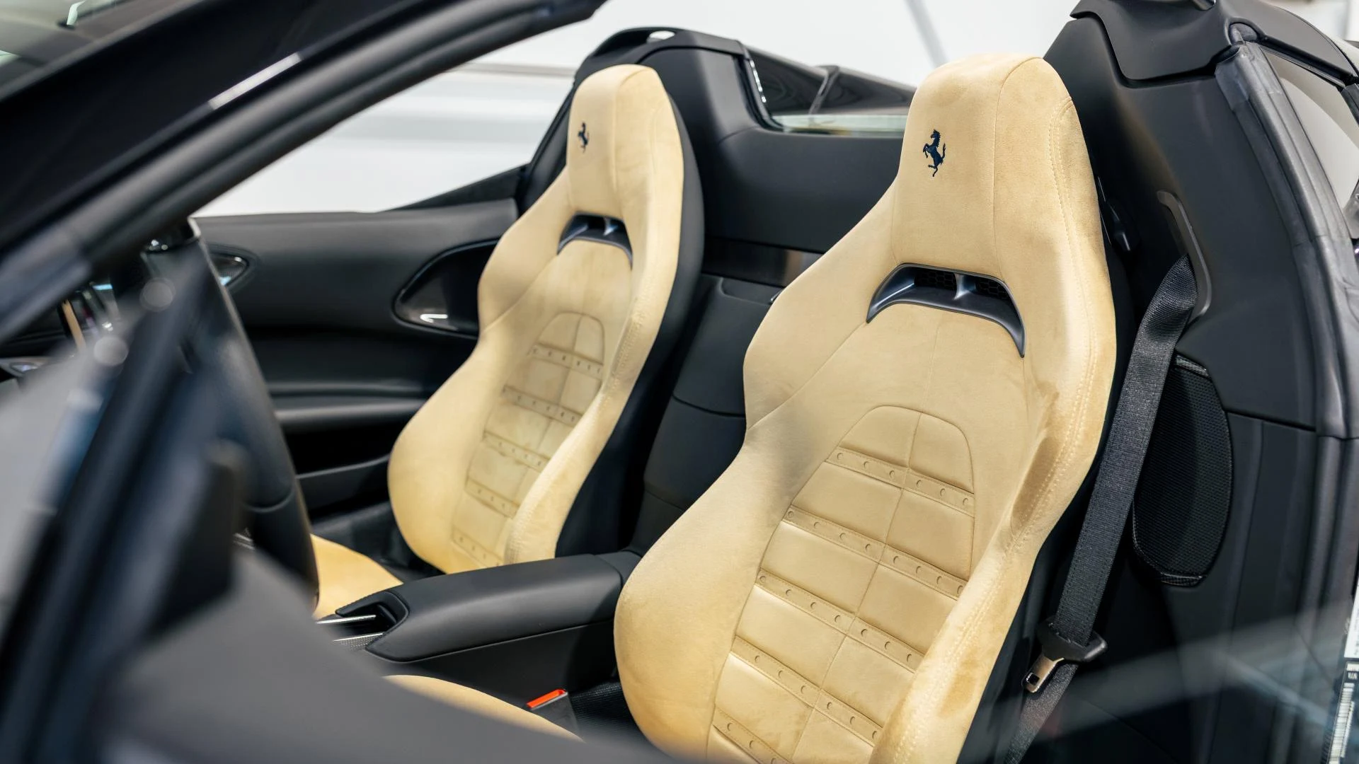 mph004_3803076385_Used_2022_Ferrari_SF_90_Spider_1786365360_8a3cef0e10