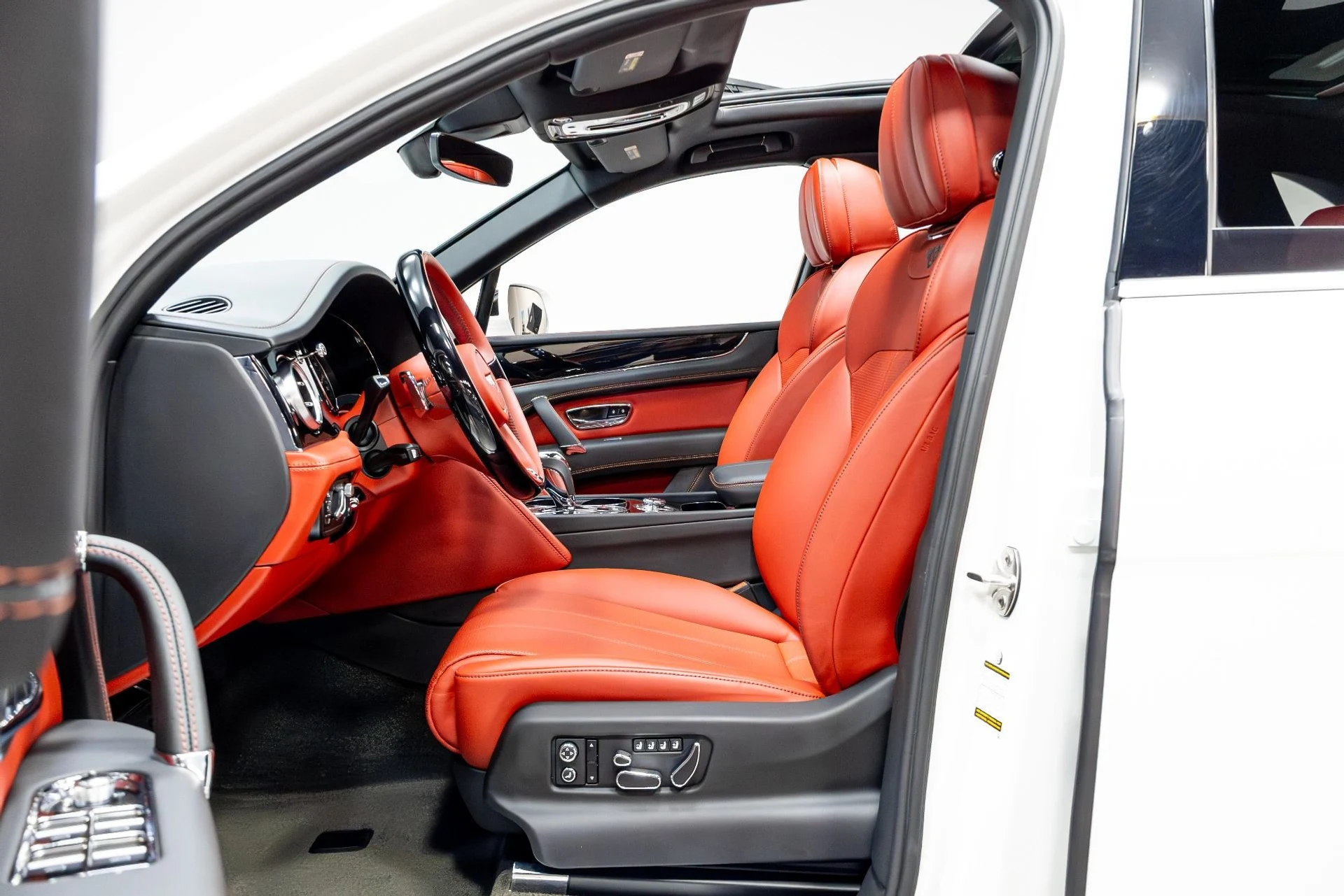 mph004_3805163365_Used_2020_Bentley_Bentayga_V8_1774292202_e55b914a6b