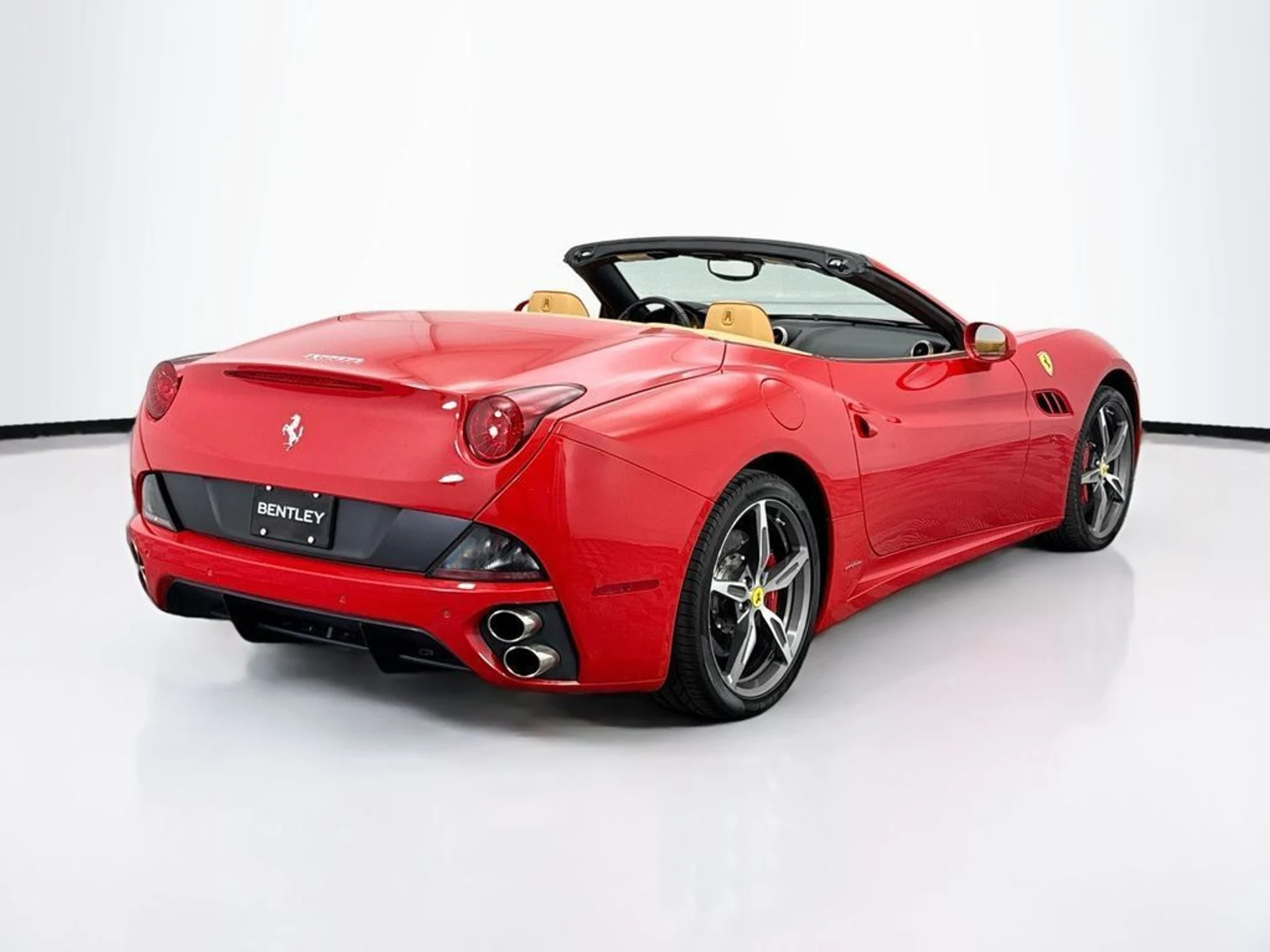 mph004_3807122149_used_2014_ferrari_california_2drconvertible_8119_22996020_5_1024_5a54bef9eb