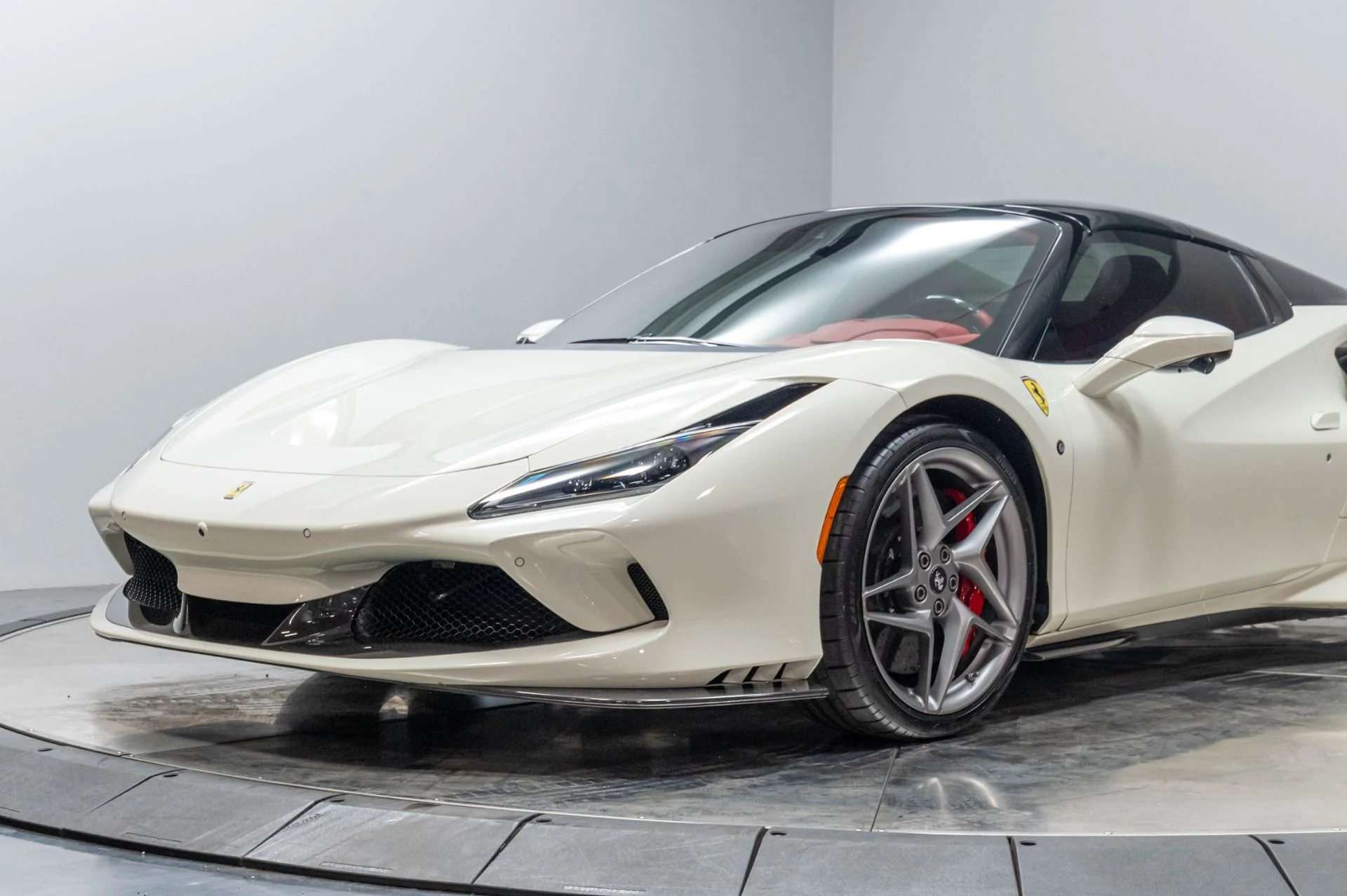 mph004_3812355446_Used_2021_Ferrari_F8_Spider_Base_1786140372_3a79c9a15e