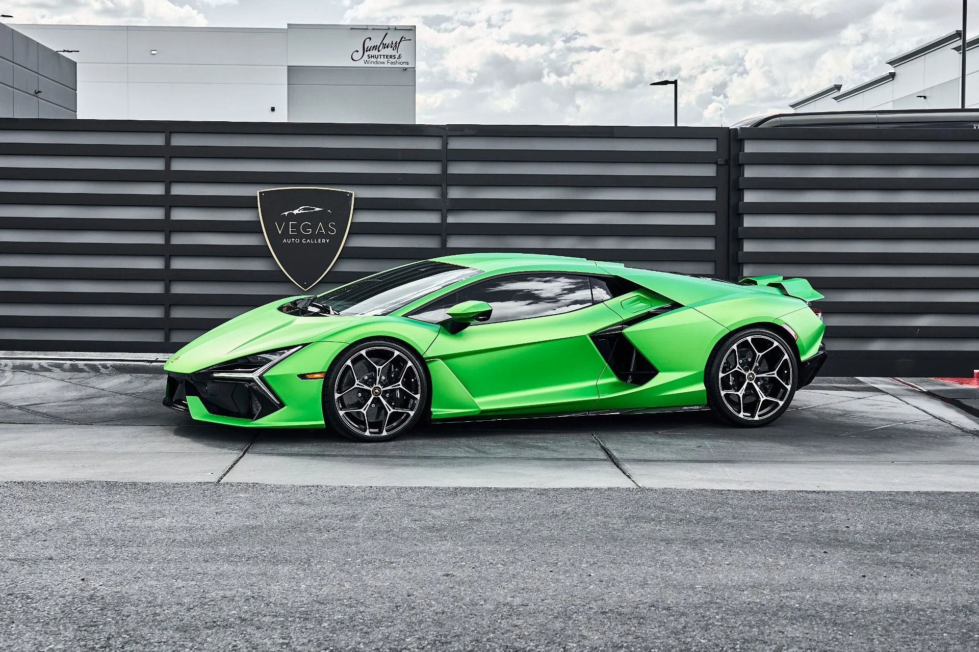 mph004_3815847574_Used_2024_Lamborghini_Revuelto_Base_1789697433_9448a2ab7e
