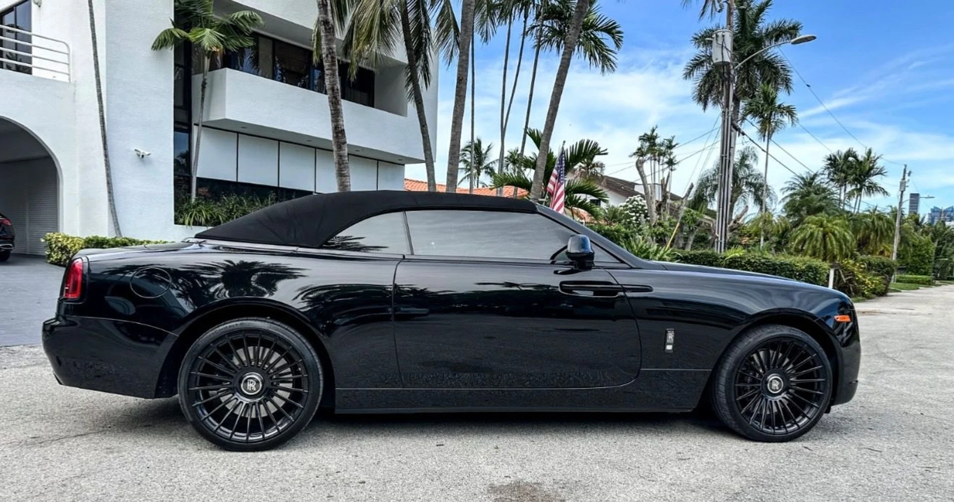 mph004_3824268018_Used_2020_Rolls_Royce_Dawn_Black_Badge_1765830385_6d2f27463d