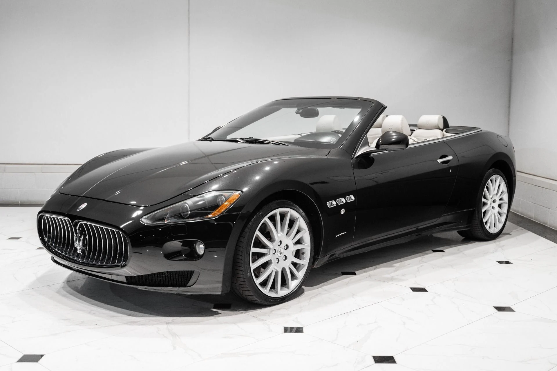 mph004_3825433119_Used_2012_Maserati_Gran_Turismo_1779160431_f5eed103ec