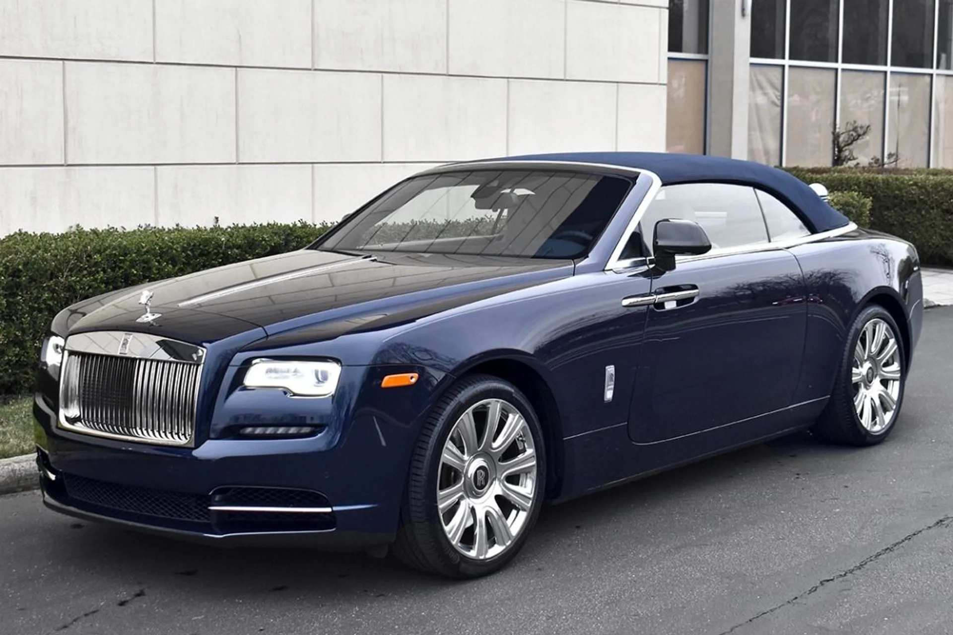 mph004_3828335712_Used_2019_Rolls_Royce_Dawn_1793138184_8264174a19