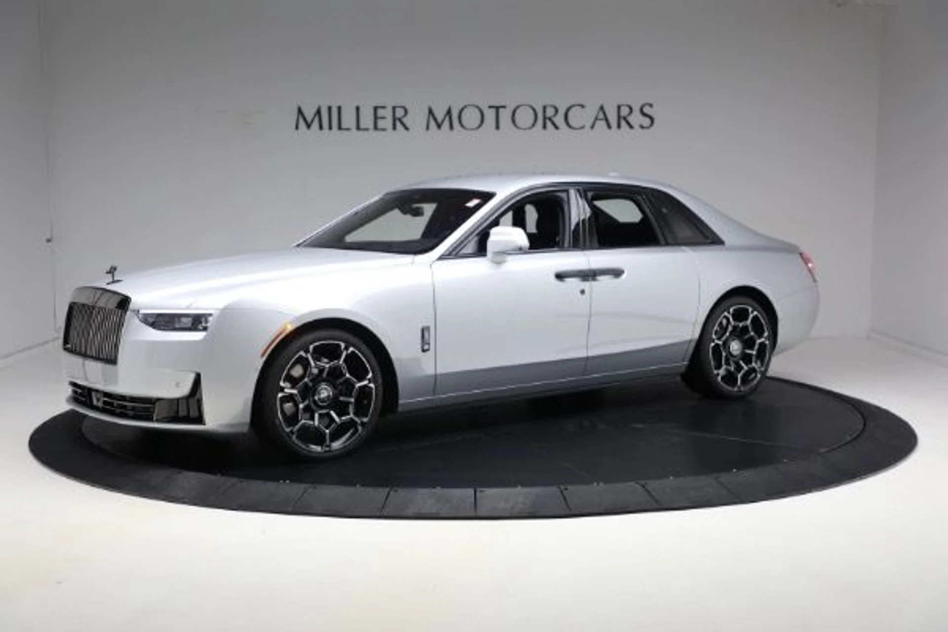 mph004_3839289362_New_2025_Rolls_Royce_Black_Badge_Ghost_edc658fb3f