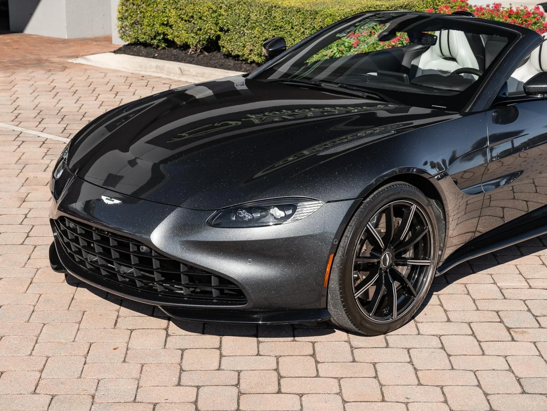 mph004_3843638862_Used_2021_Aston_Martin_Vantage_Roadster_1767733755_7da6094ba1