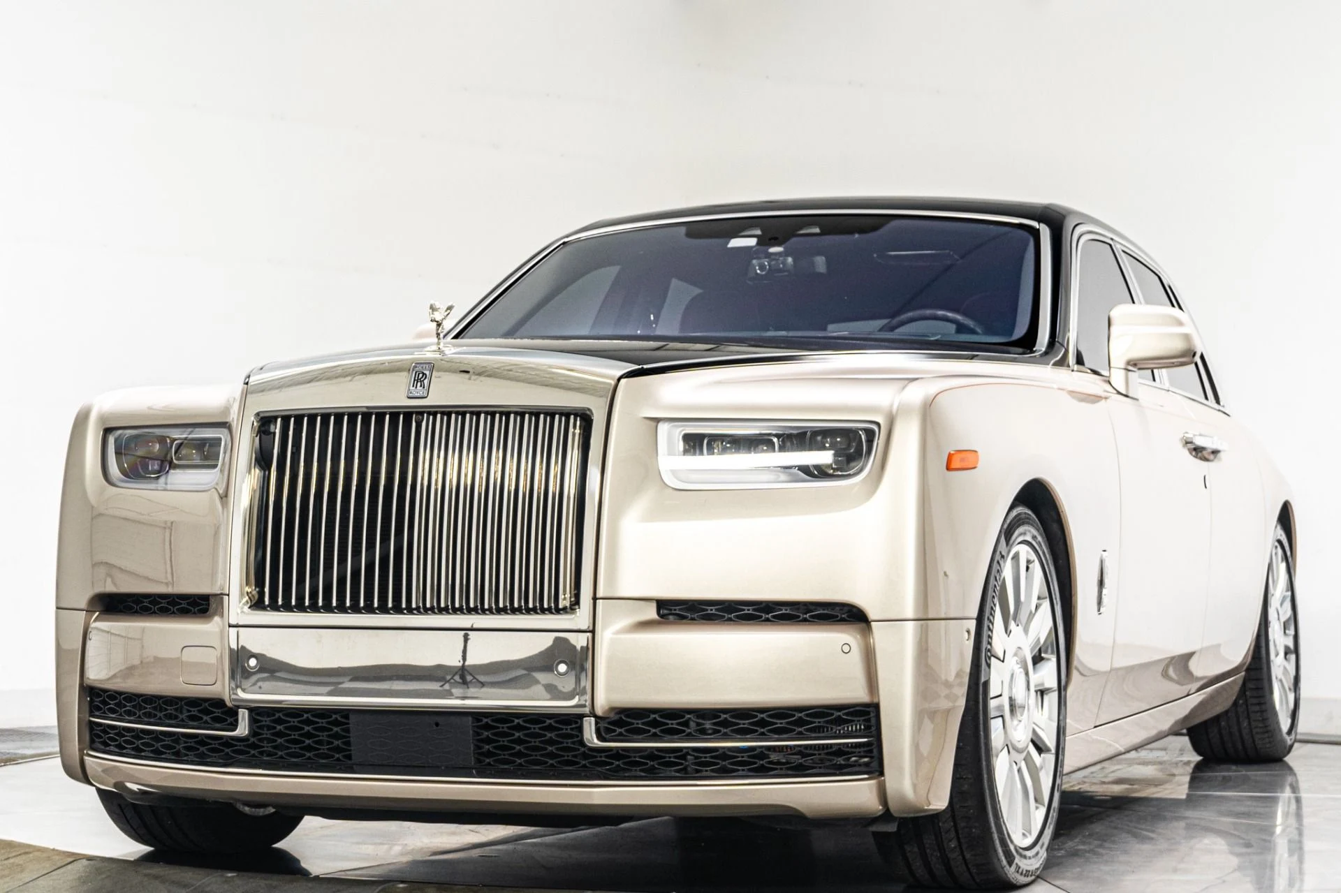 mph004_3843944469_Used_2019_Rolls_Royce_Phantom_The_Phantom_Package_Two_Tone_Paint_Bespoke_Audio_1785353671_5244731cdb