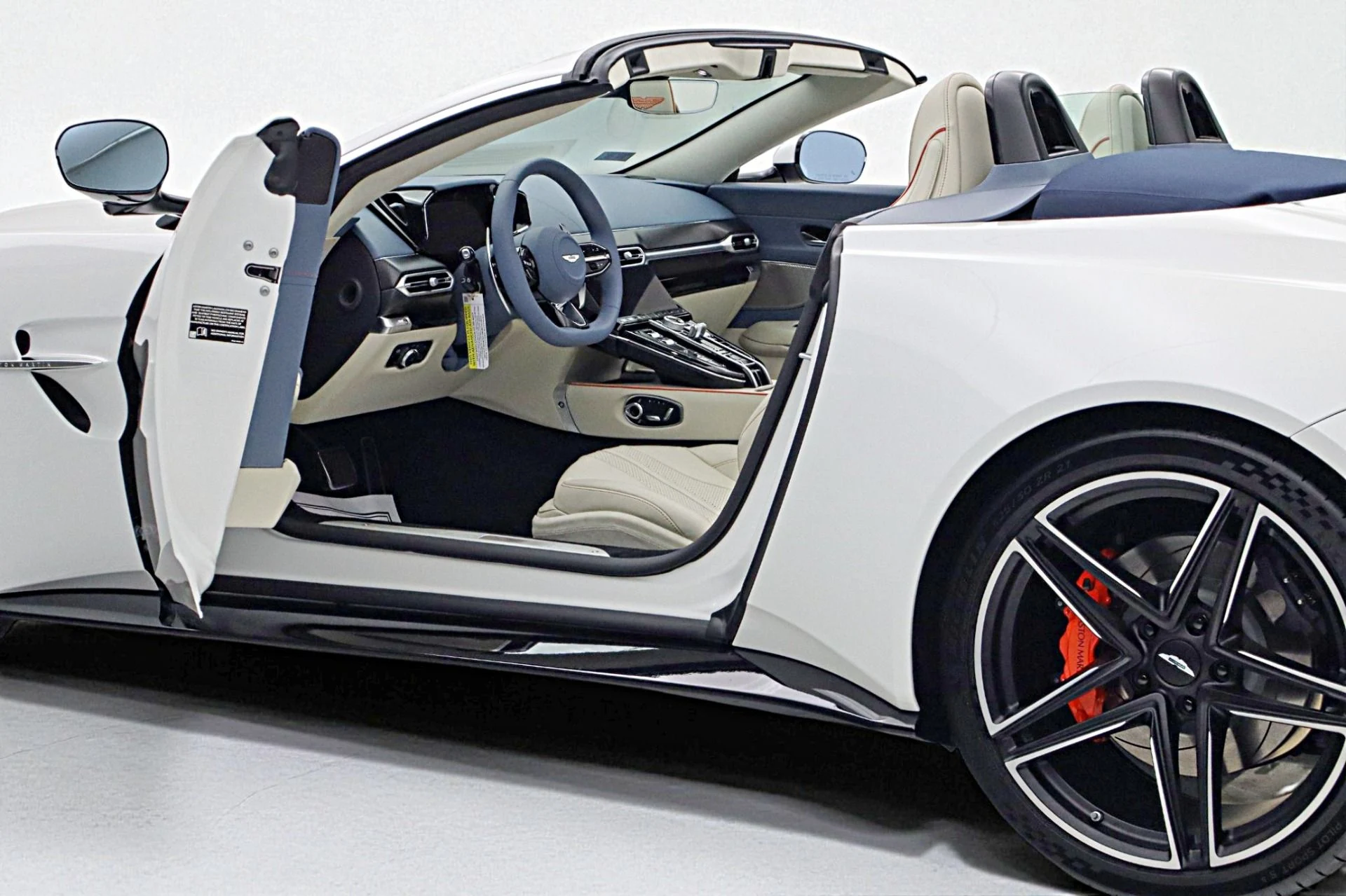 mph004_3846737451_New_2026_Aston_Martin_Vantage_Roadster_4c306ef999