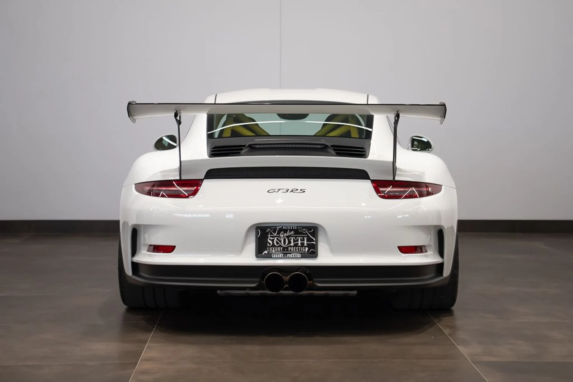 mph004_3847547415_porsche_911_2016_jpg_v_1777670076_e2d9dc4cab