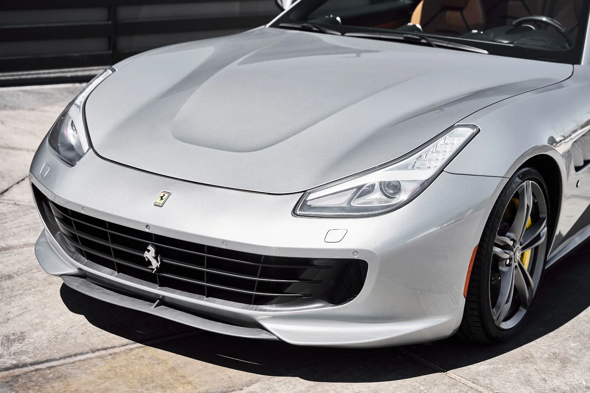 mph004_3851497962_Used_2018_Ferrari_GTC_4_Lusso_V12_1775611997_cef78adb08