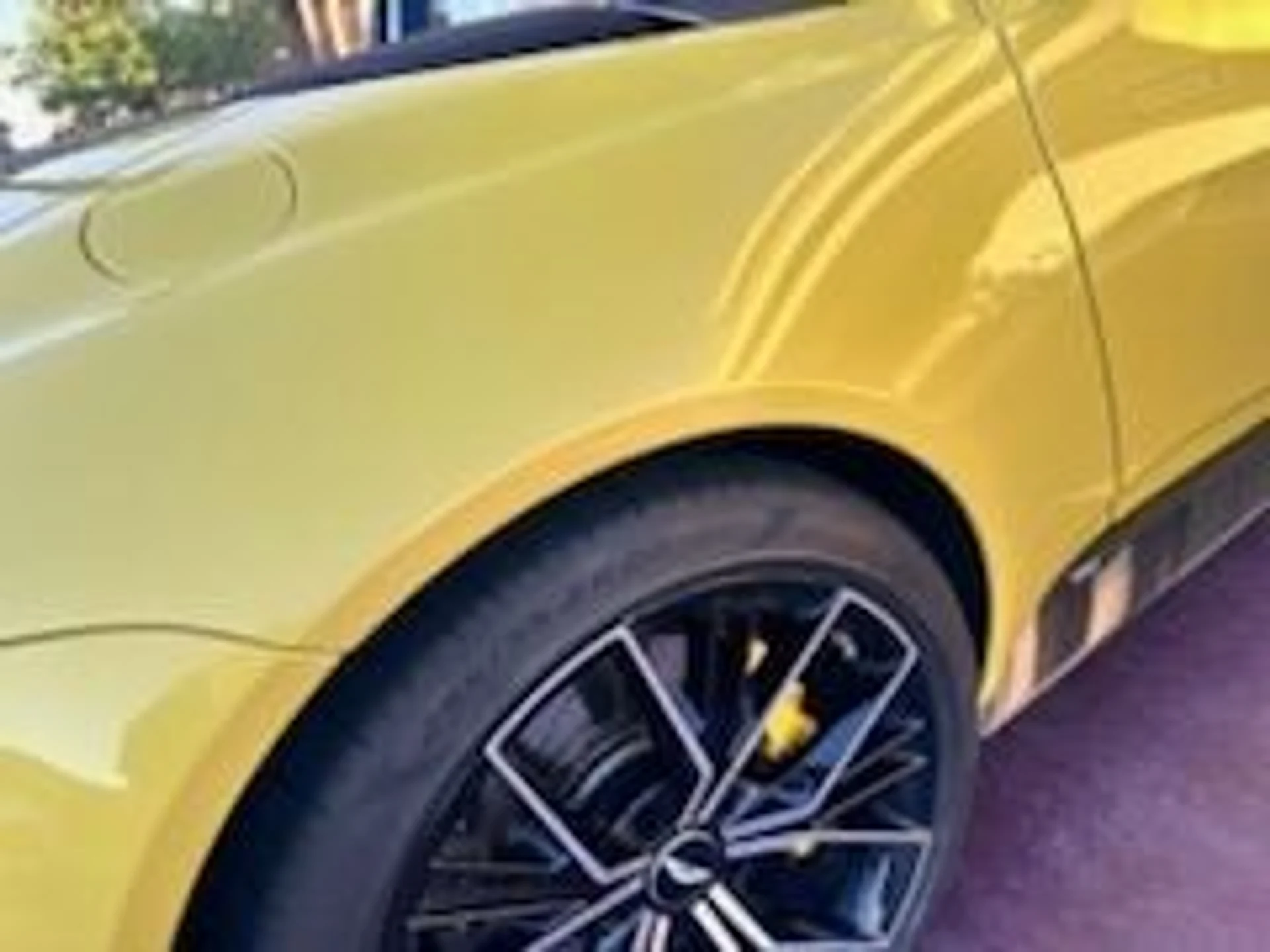 mph004_3883178482_Used_2021_Aston_Martin_Vantage_1759360306_81df18d751