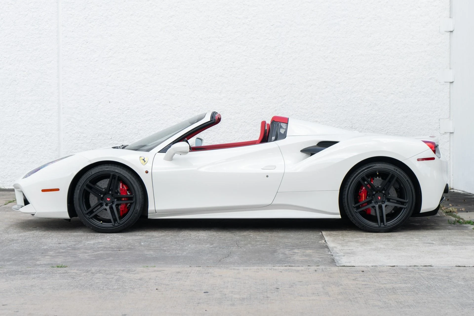 mph004_3885712413_Used_2018_Ferrari_488_Spider_1781219739_905a1bf52d