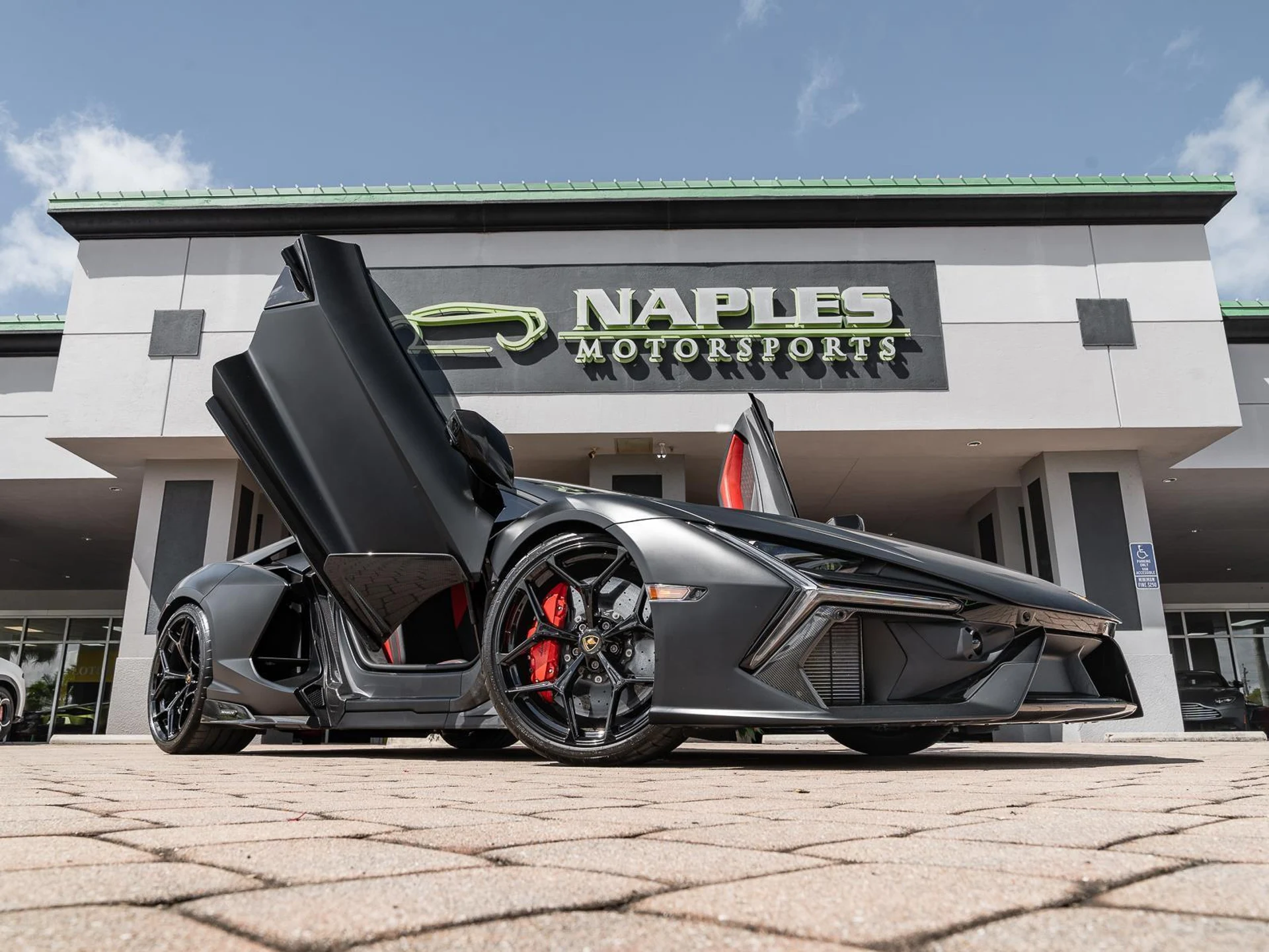 mph004_3890988299_Used_2024_Lamborghini_Revuelto_Coupe_1772801260_1091f962b8