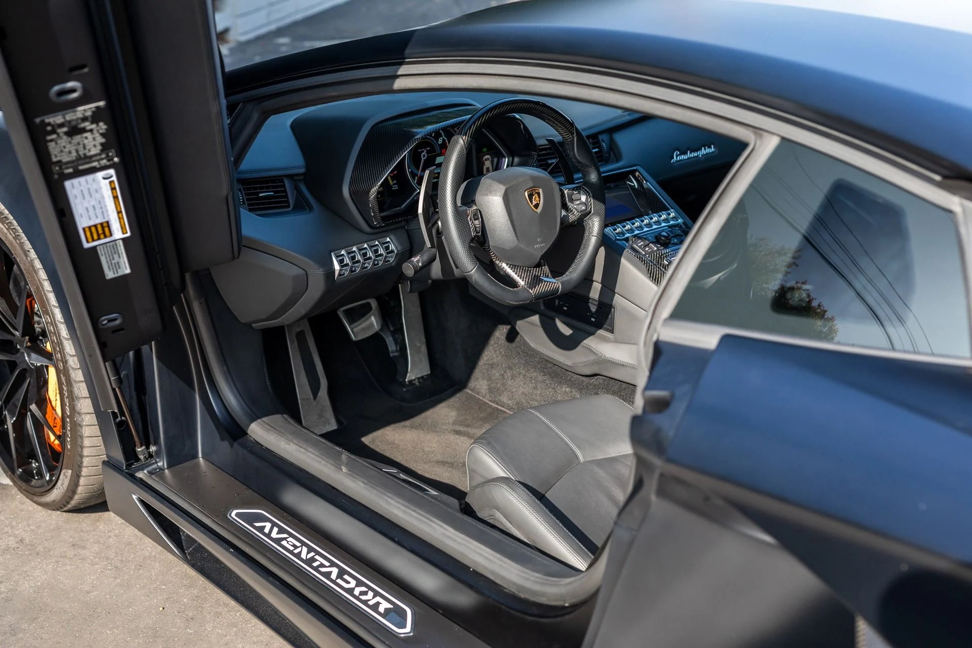 mph004_3898383563_Used_2014_Lamborghini_Aventador_LP_700_4_1776699950_2b60bde459