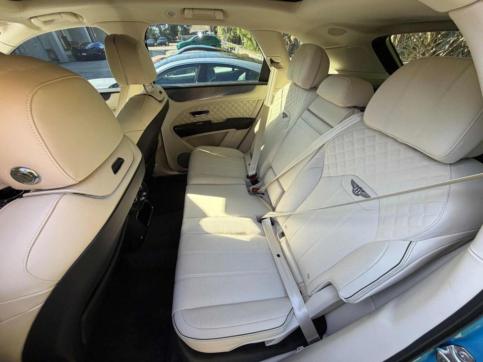 mph004_3901575124_Used_2022_Bentley_Bentayga_V8_1789657402_754de26e52